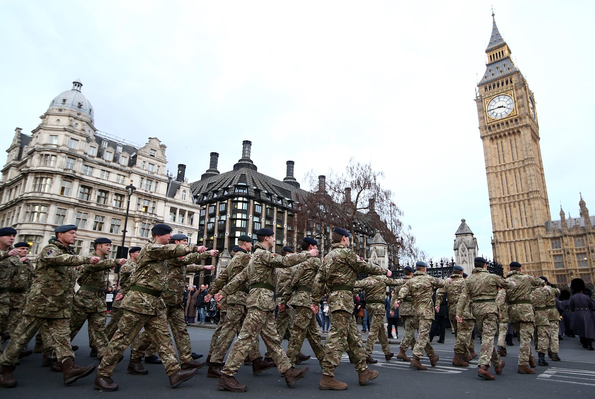 بريطانيا تعتقل عناصر بالجيش على خلفية مكافحة الإرهاب