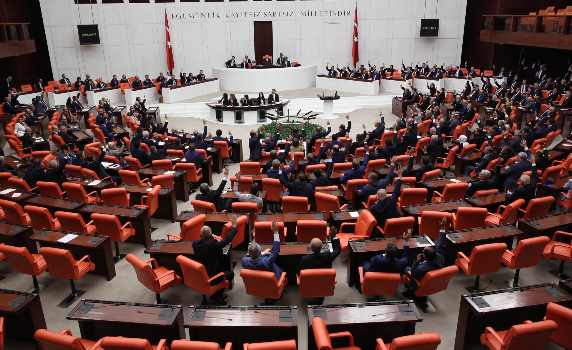 برلمان تركيا يوافق على تمديد تفويض نشر قوات في العراق وسوريا