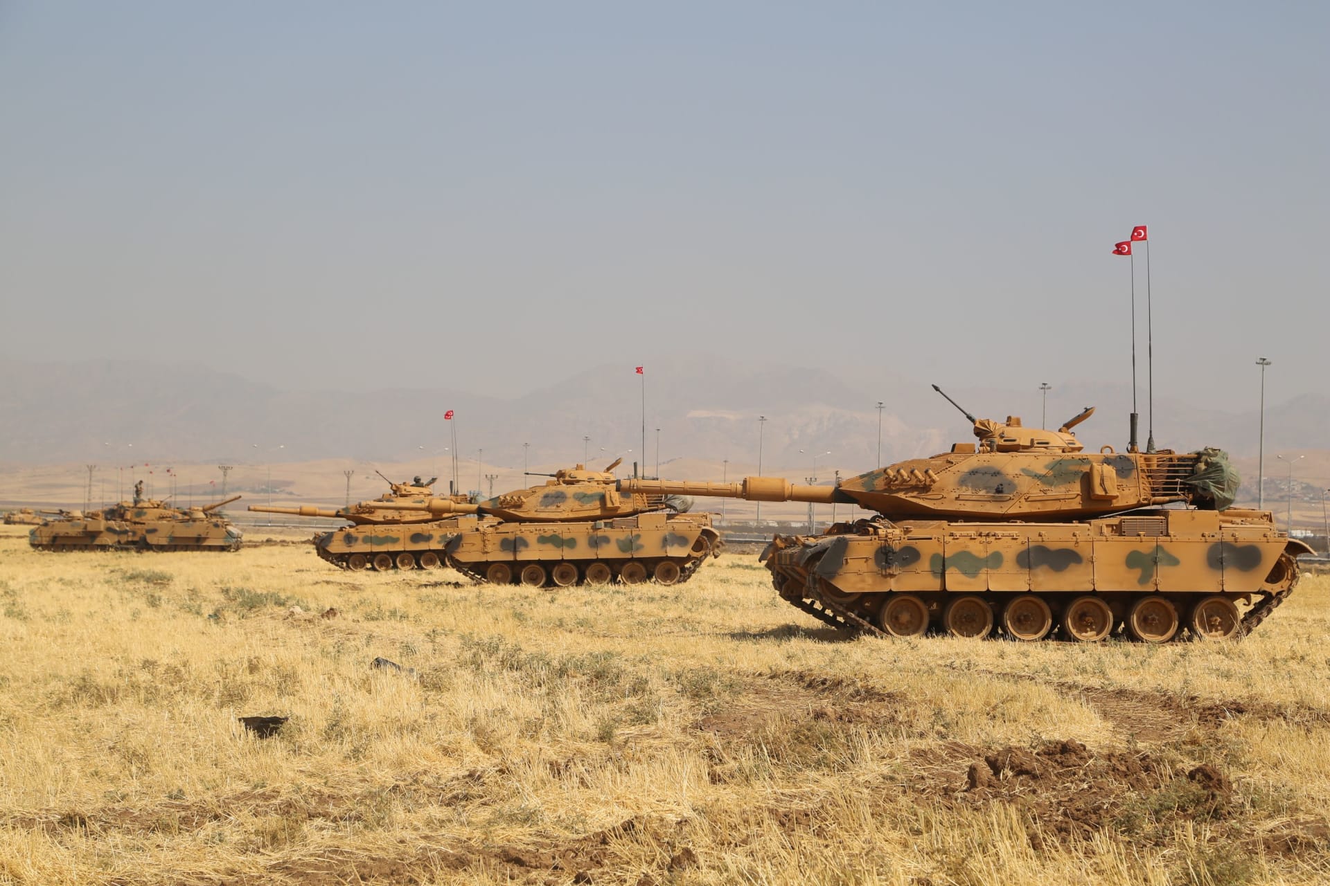 جيش تركيا يواصل المناورات العسكرية قرب الحدود العراقية