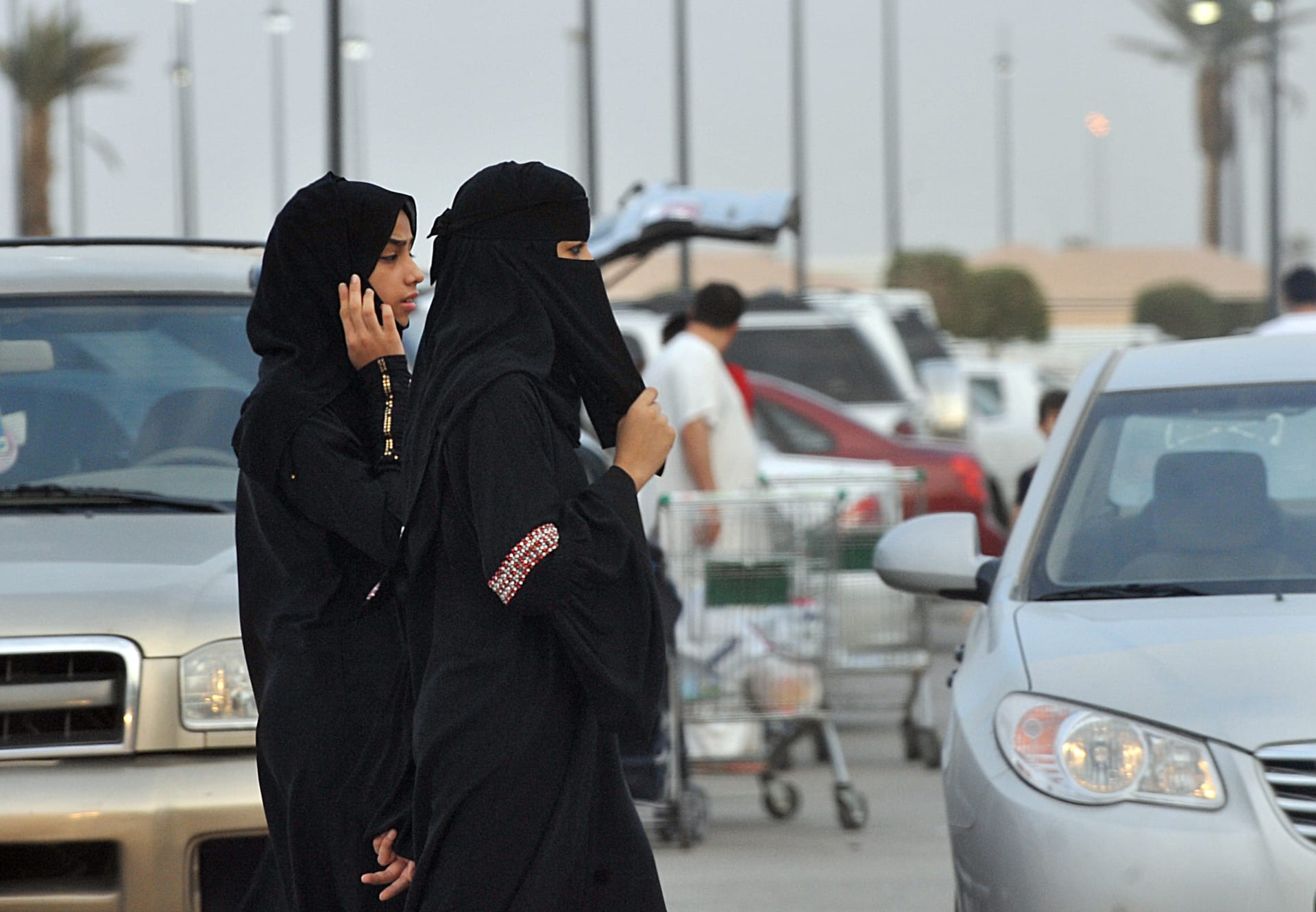 عضو بمجلس الشورى السعودي توقعت في مقابلة مع CNN صدور أمر ملكي بالسماح للمرأة بالقيادة