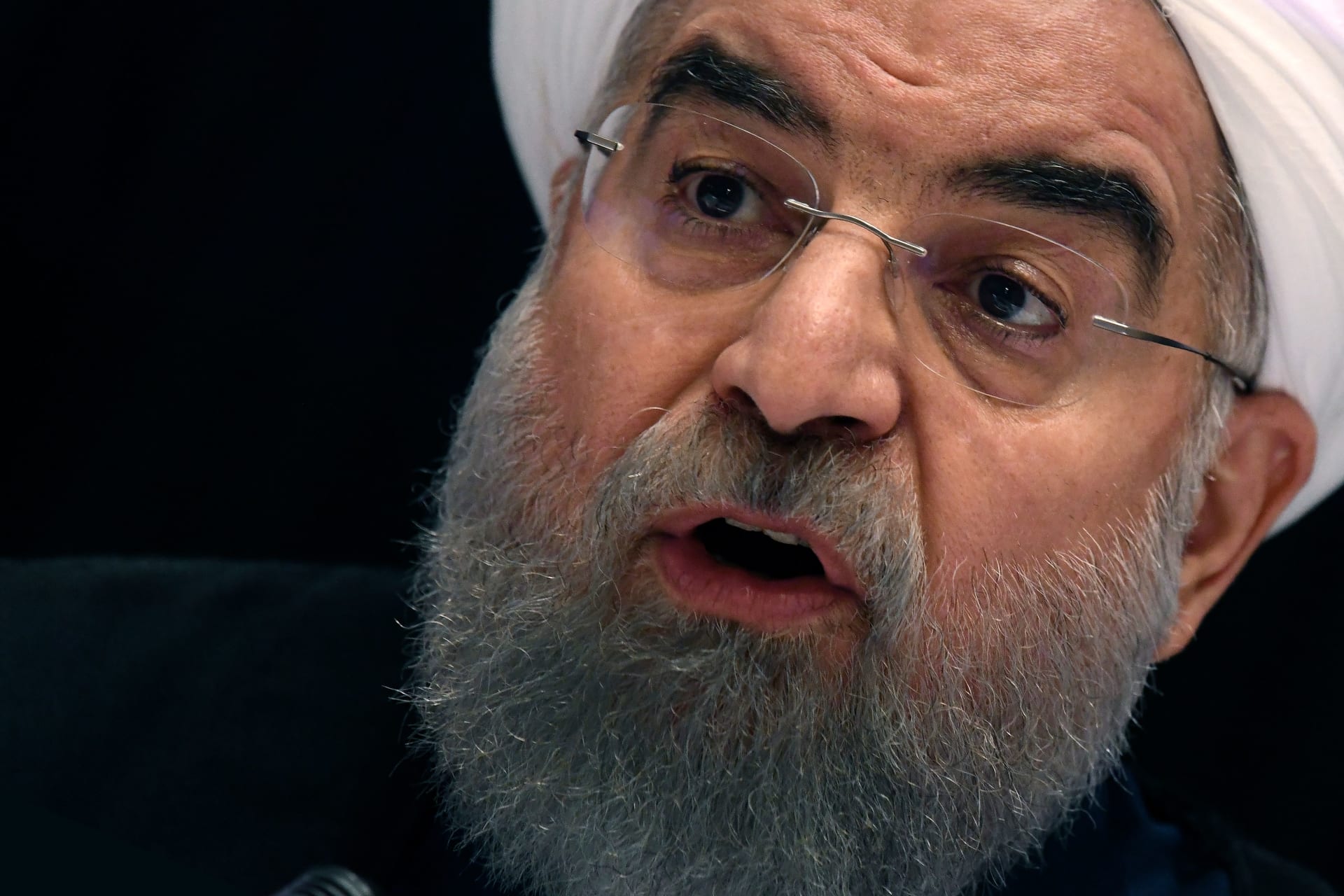 نواب يهاجمون روحاني بتهمة التجاوز على "الأئمة المعصومين" والمهدي