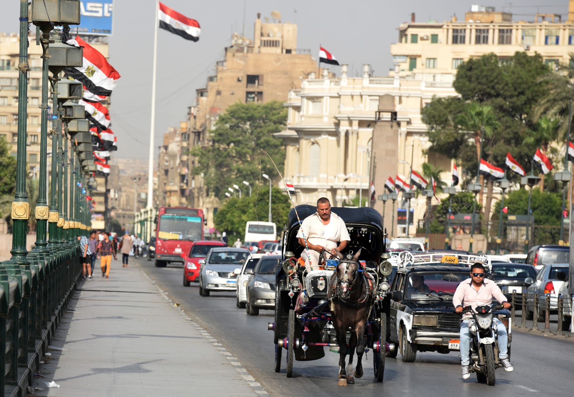 المنطقة في "حرب شوارع".. القاهرة تزيل اسم سلطان عثماني