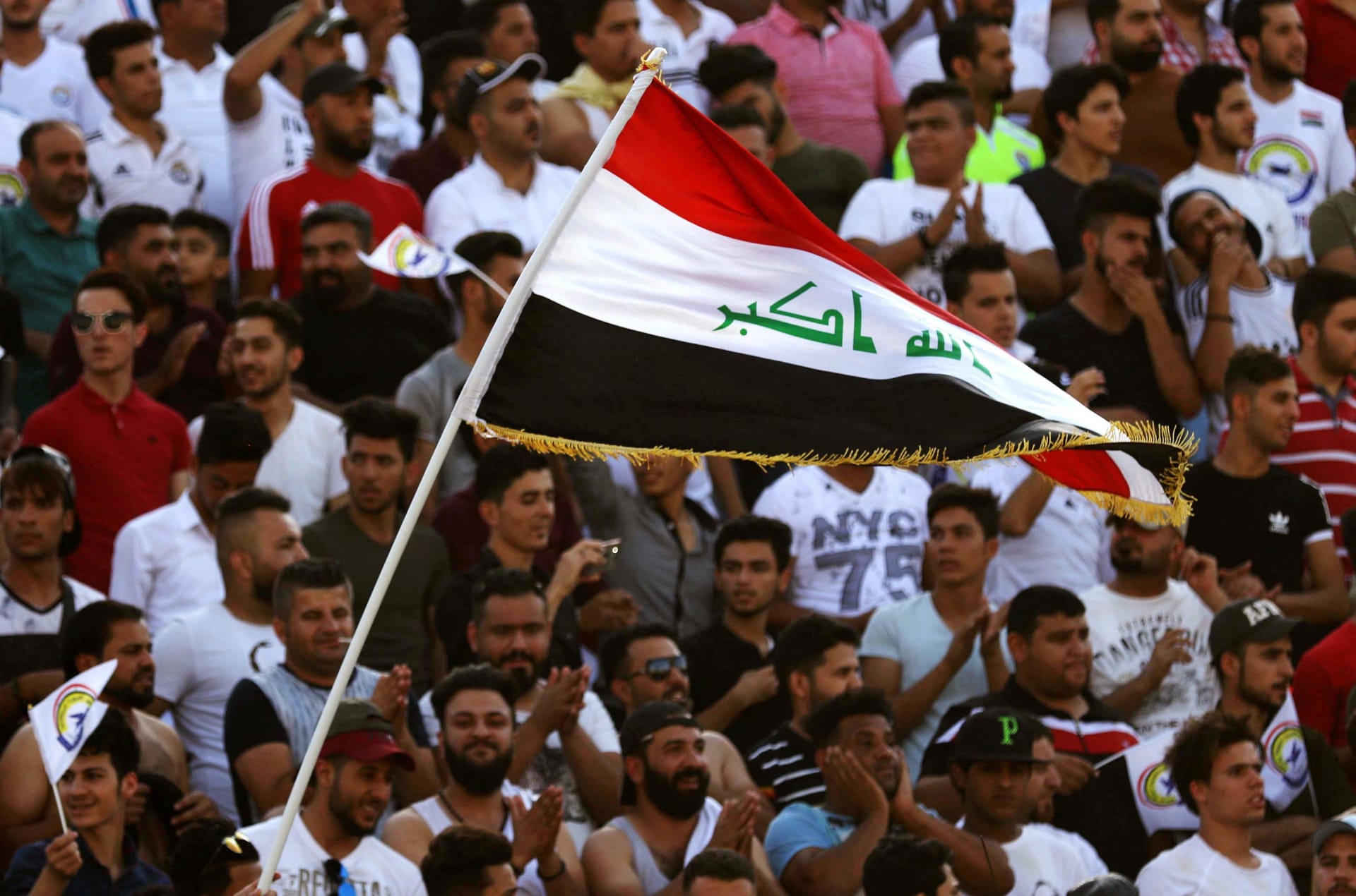 السعودية تتلقى خسارة قاسية أمام العراق وسط حضور جماهيري غفير في البصرة 