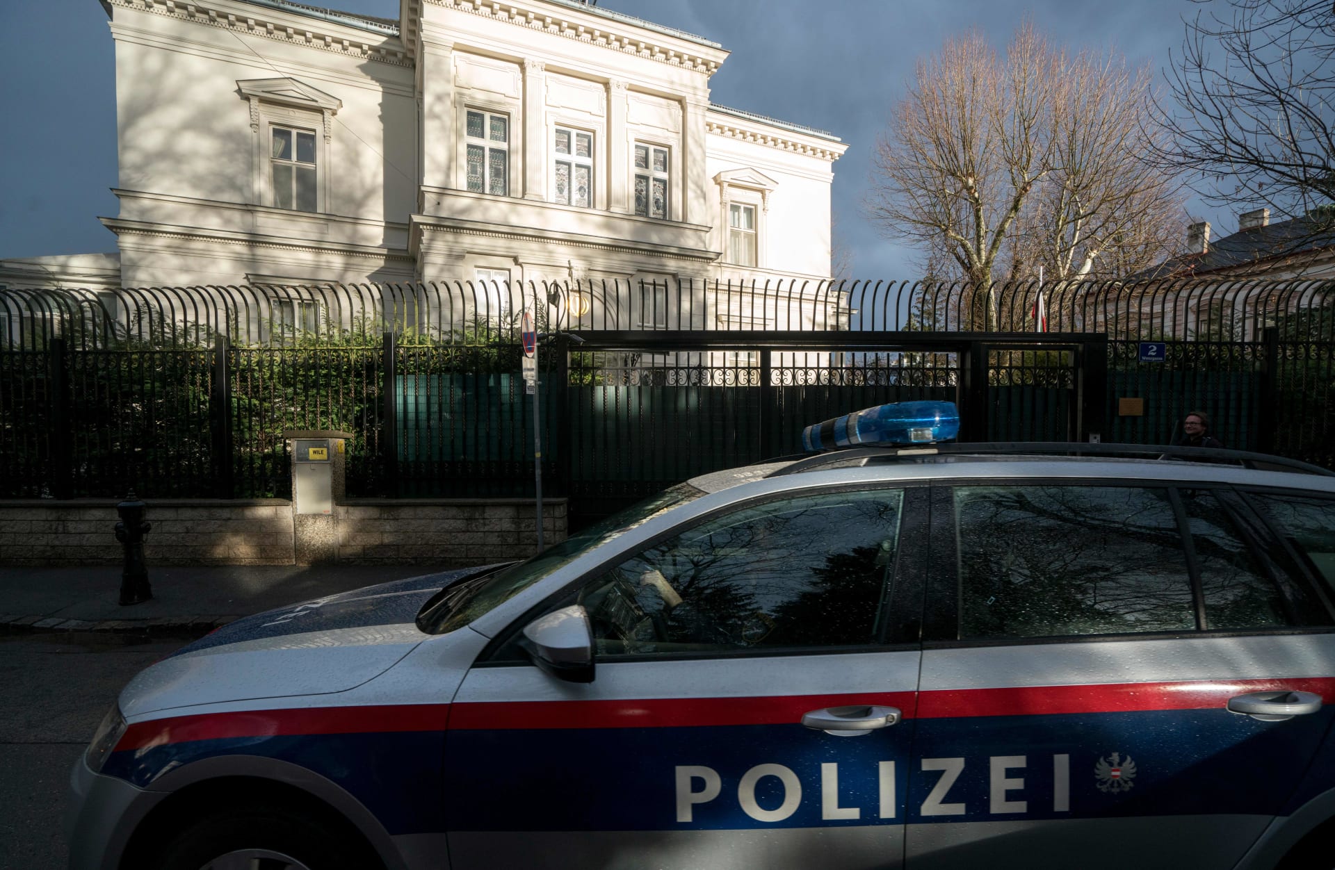  إطلاق النار على شخص يحمل سكينا خارج منزل السفير الإيراني في فيينا