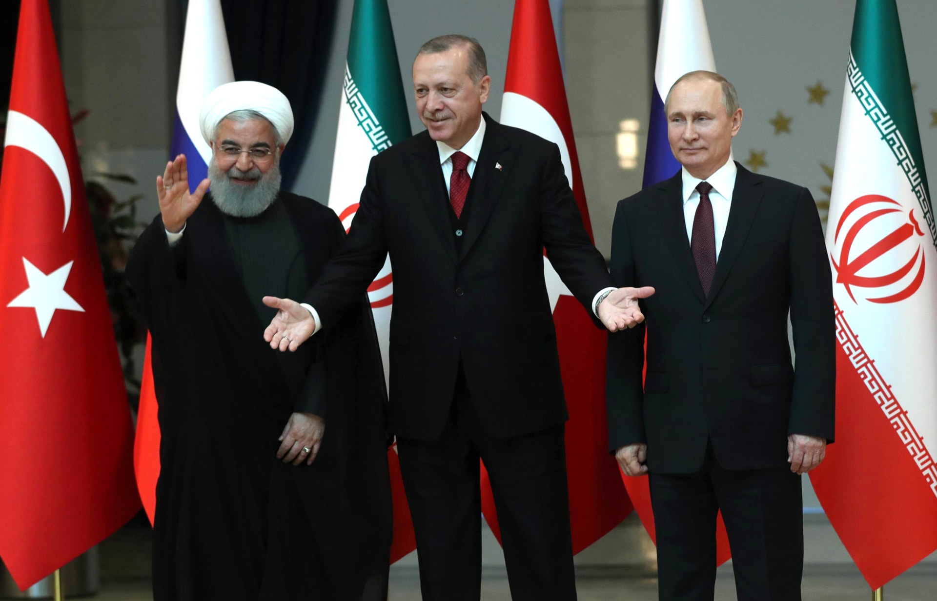 قرقاش عن الاجتماع الروسي التركي الإيراني حول سوريا: دليل على حال العالم العربي