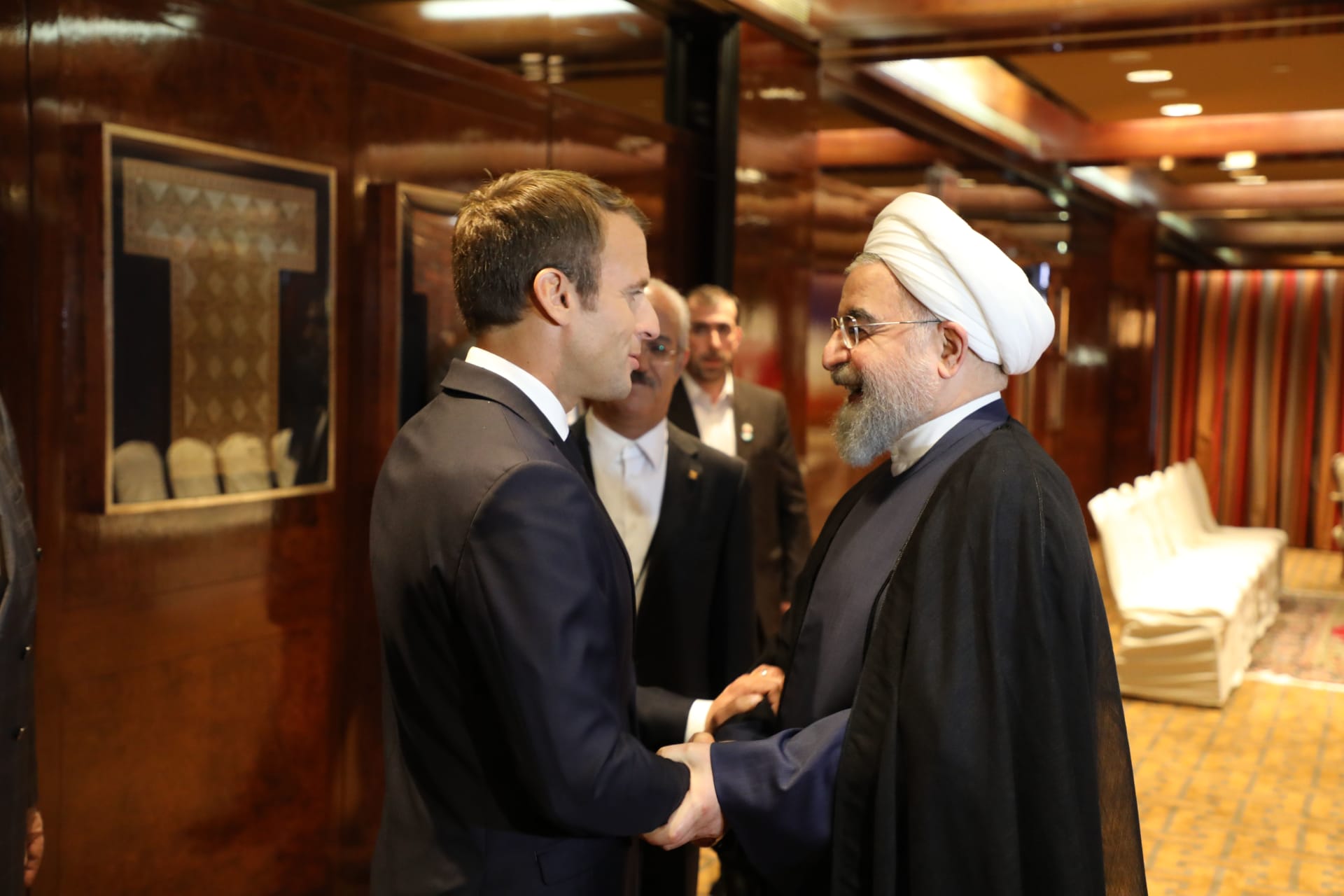 روحاني لماكرون: الاتفاق النووي الإيراني غير قابل للنقاش