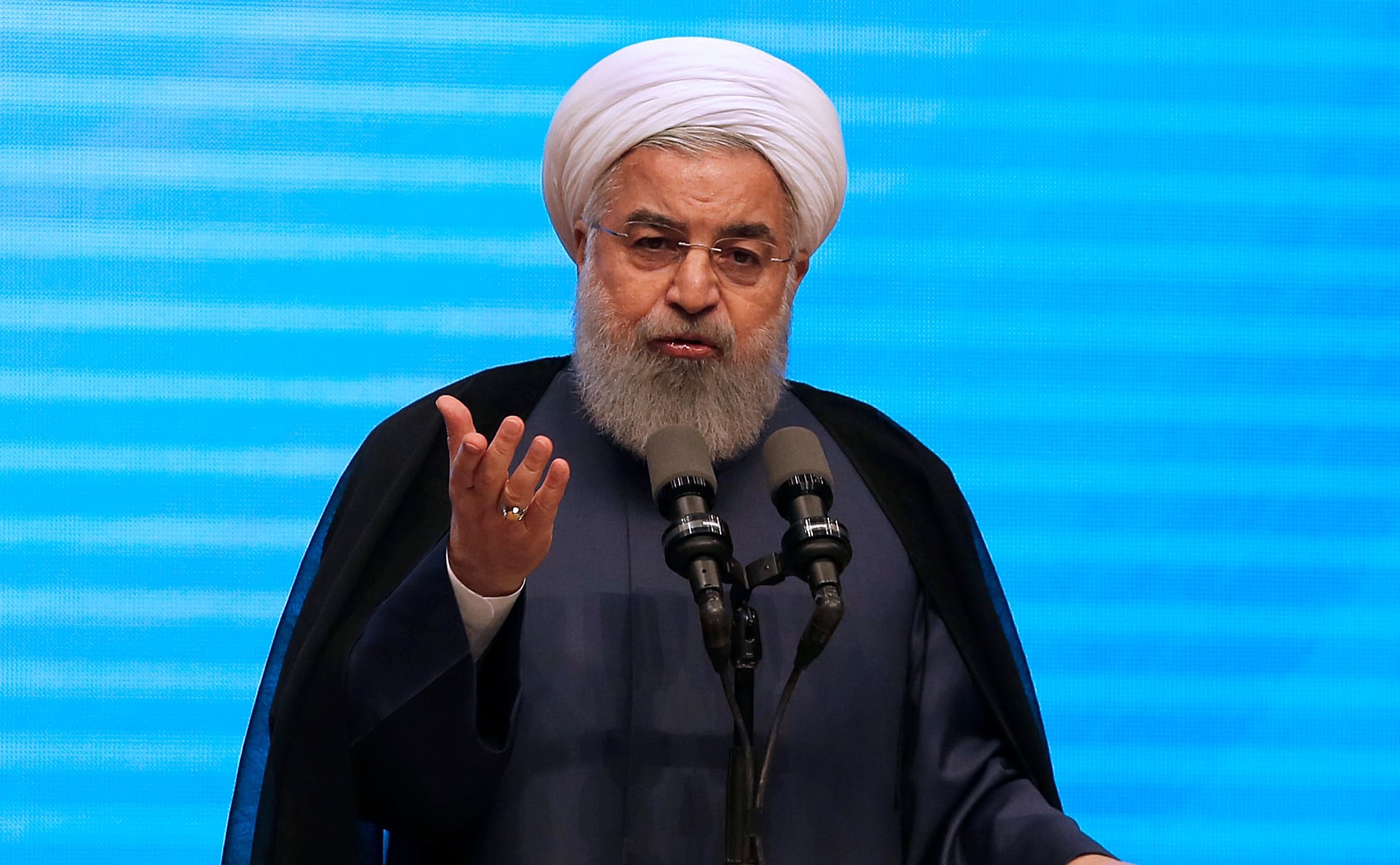 روحاني: قرار حظر "تيليغرام" يتعارض مع الديمقراطية والحرية