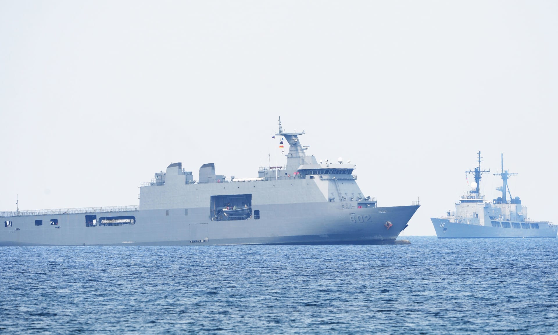 سفن عسكرية أمريكية تبحر جنوب بحر الصين وبكين تحتج