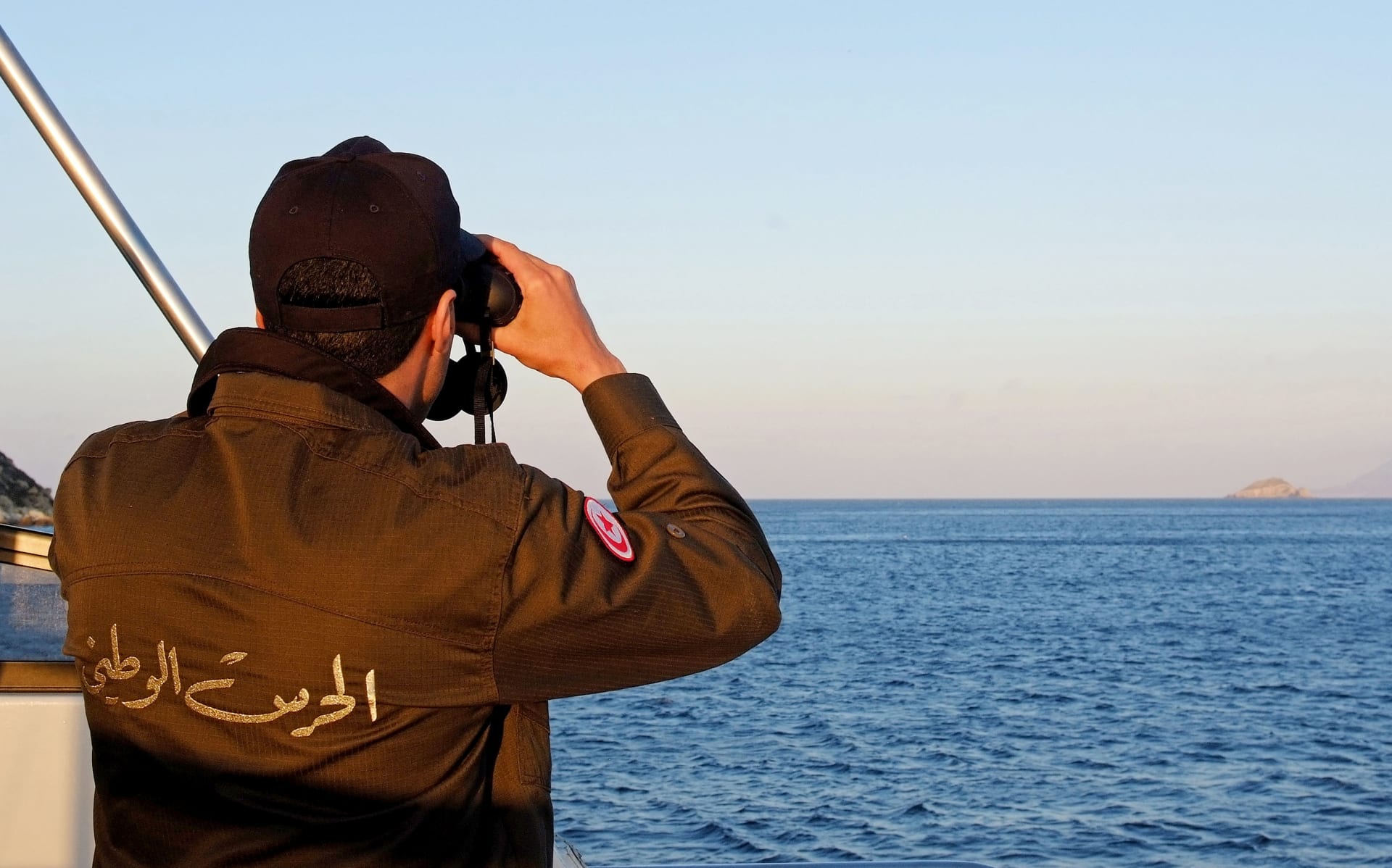 مقتل 35 مهاجرا قرب السواحل التونسية بعد غرق قاربهم 