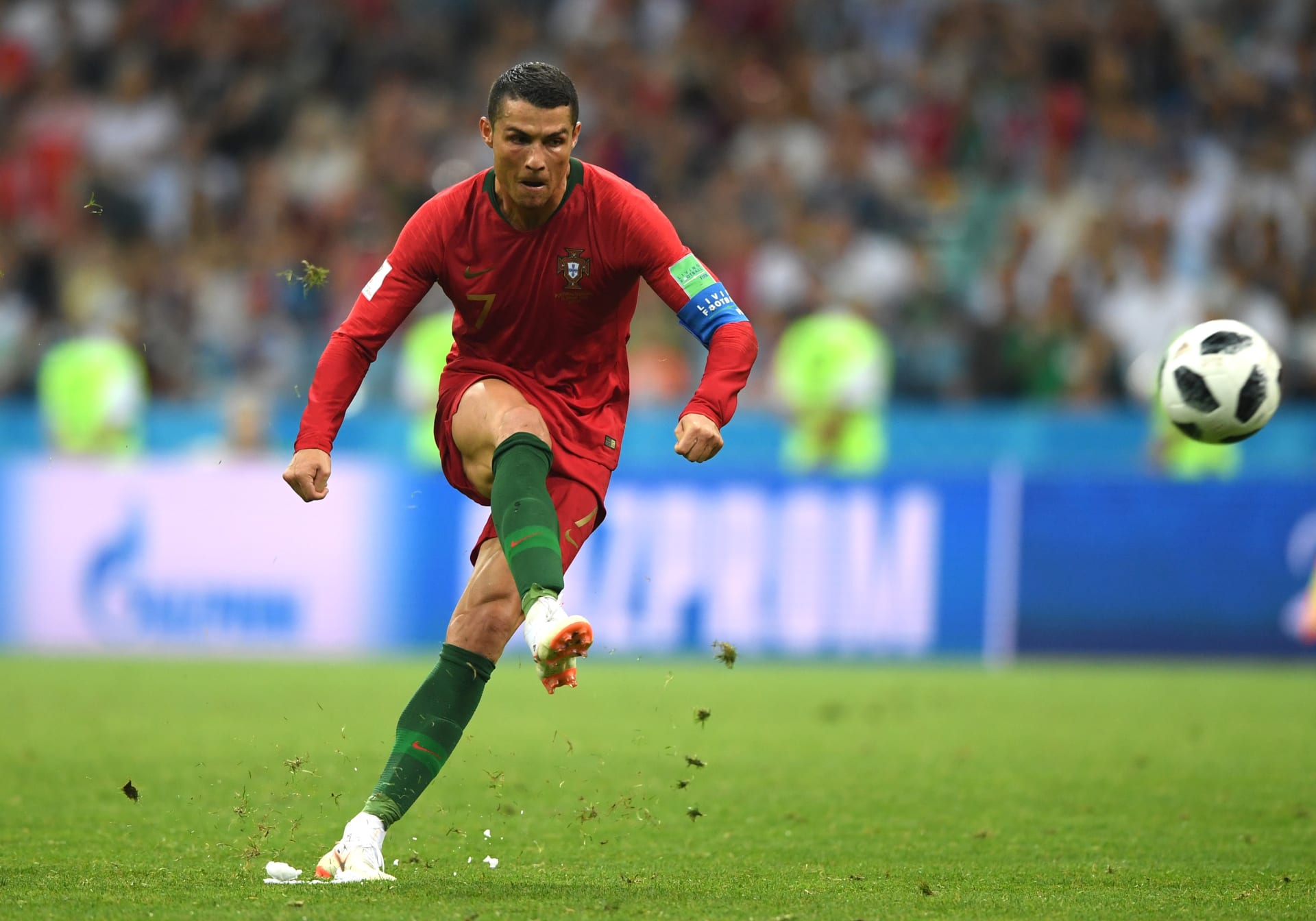 رونالدو يسجل أول "هاتريك" بكأس العالم في مباراة مثيرة مع إسبانيا