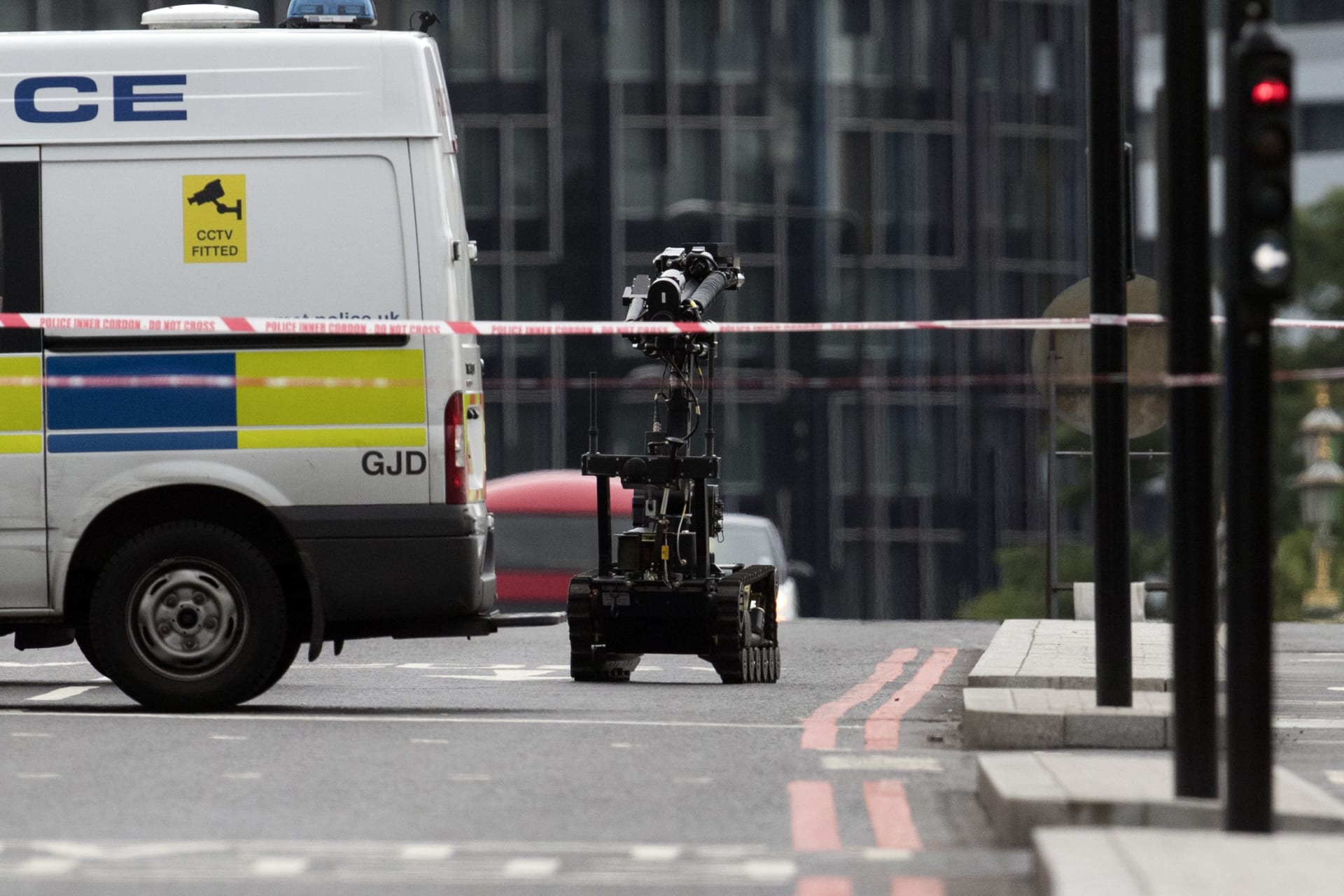 الشرطة البريطانية لـCNN: نتعامل مع سيارة مشبوهة أمام مبنى BBC بلندن