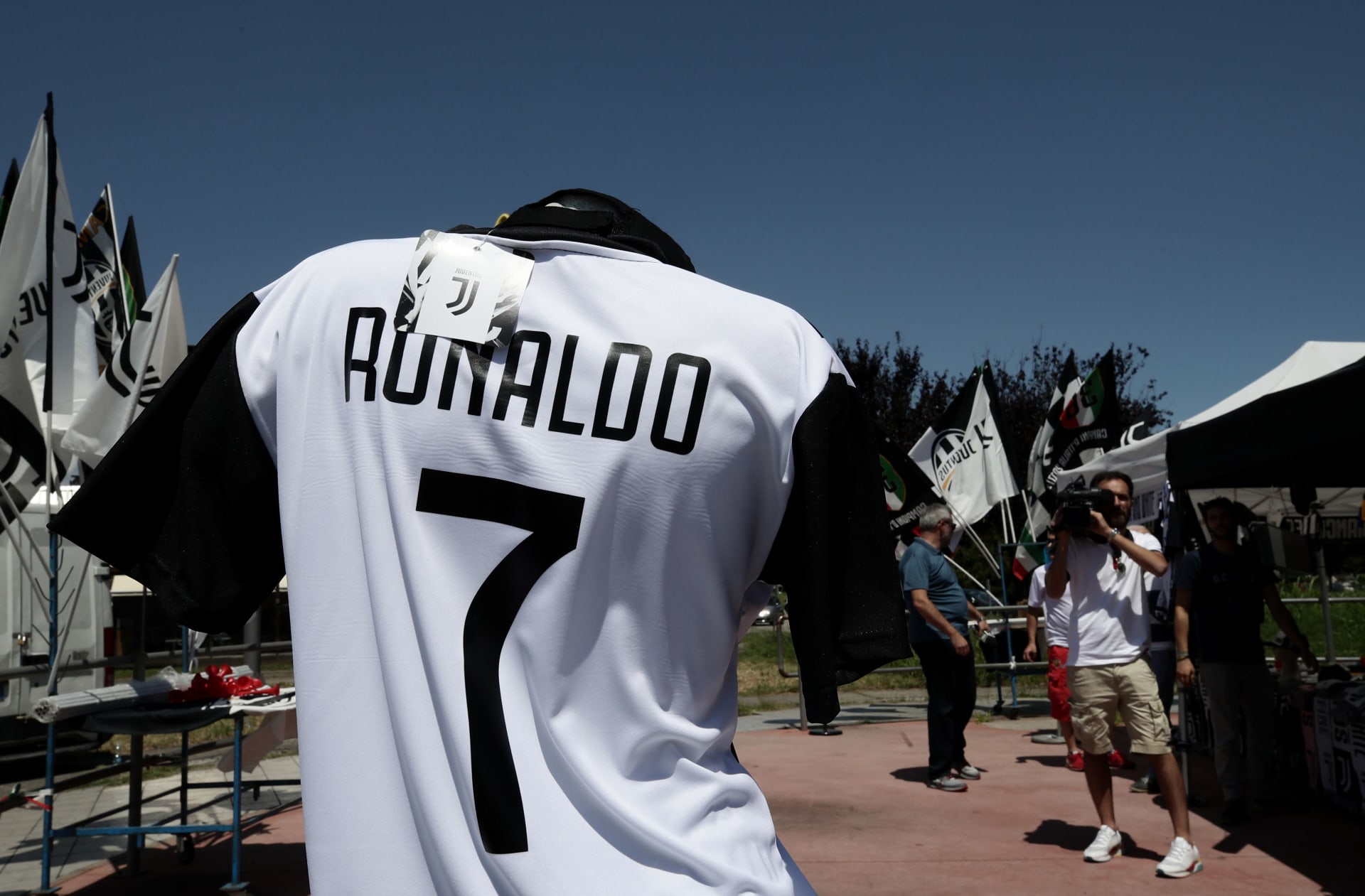رحيل كريستيانو رونالدو من ريال مدريد إلى يوفنتوس.. بين التصديق والتكذيب 