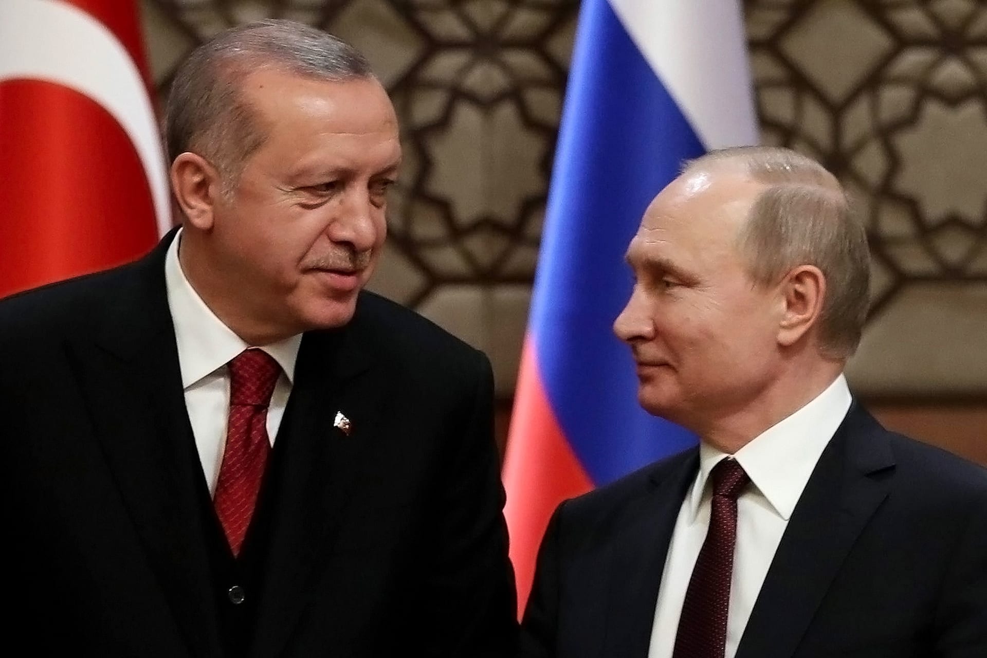 أردوغان يحذر بوتين من انهيار جوهر اتفاق "أستانا".. فما السبب؟
