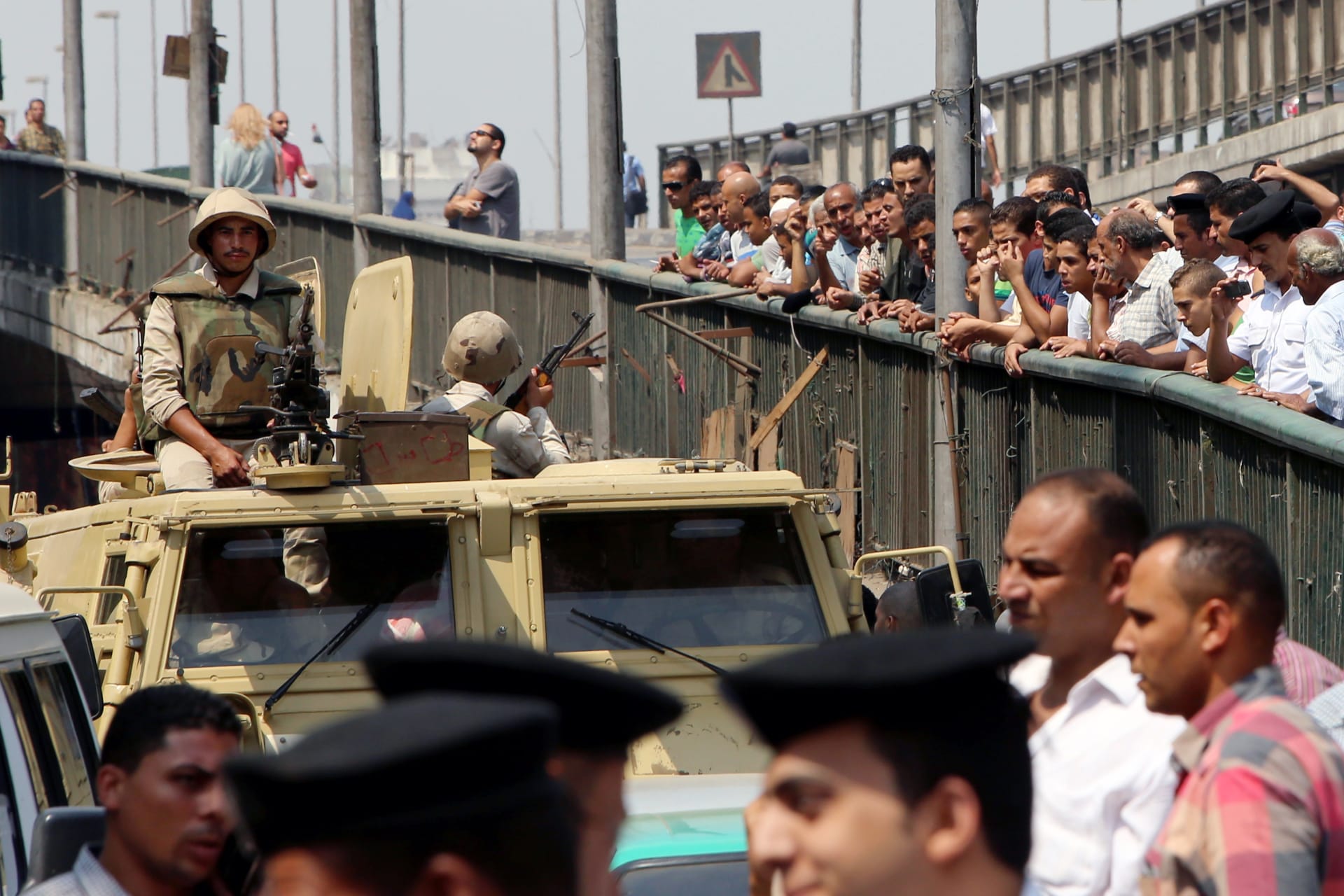 البرلمان يوافق على قانون "تحصين" قادة الجيش المصري.. ونواب معارضون يرفضونه