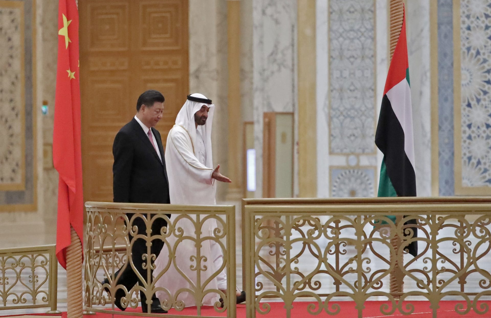 ما هي هدية ولي عهد أبوظبي لرئيس الصين بمناسبة زيارته للإمارات؟