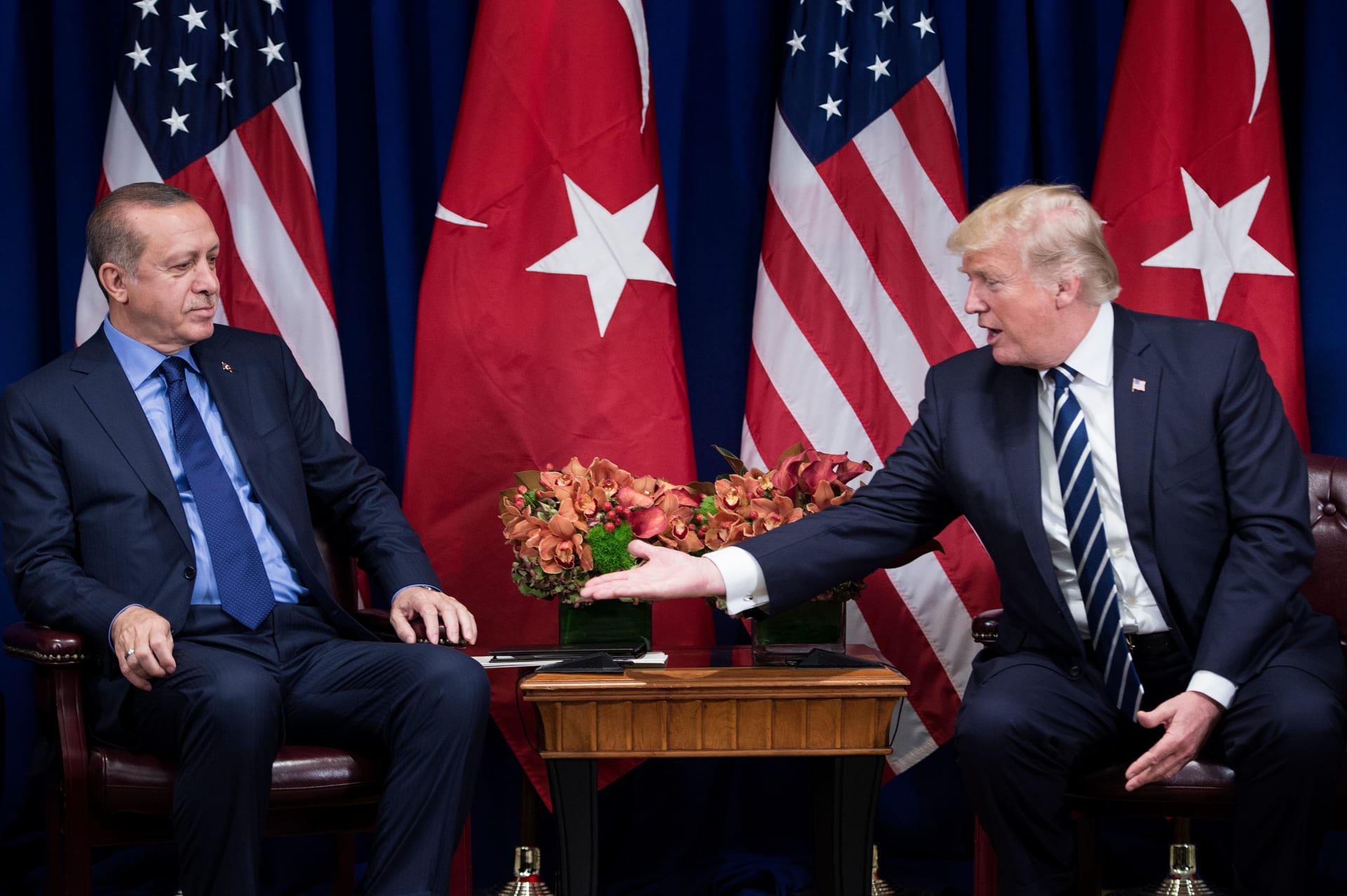 ترامب يهدد تركيا بـ"عقوبات كبرى".. وأنقرة: لن نتسامح مع التهديدات