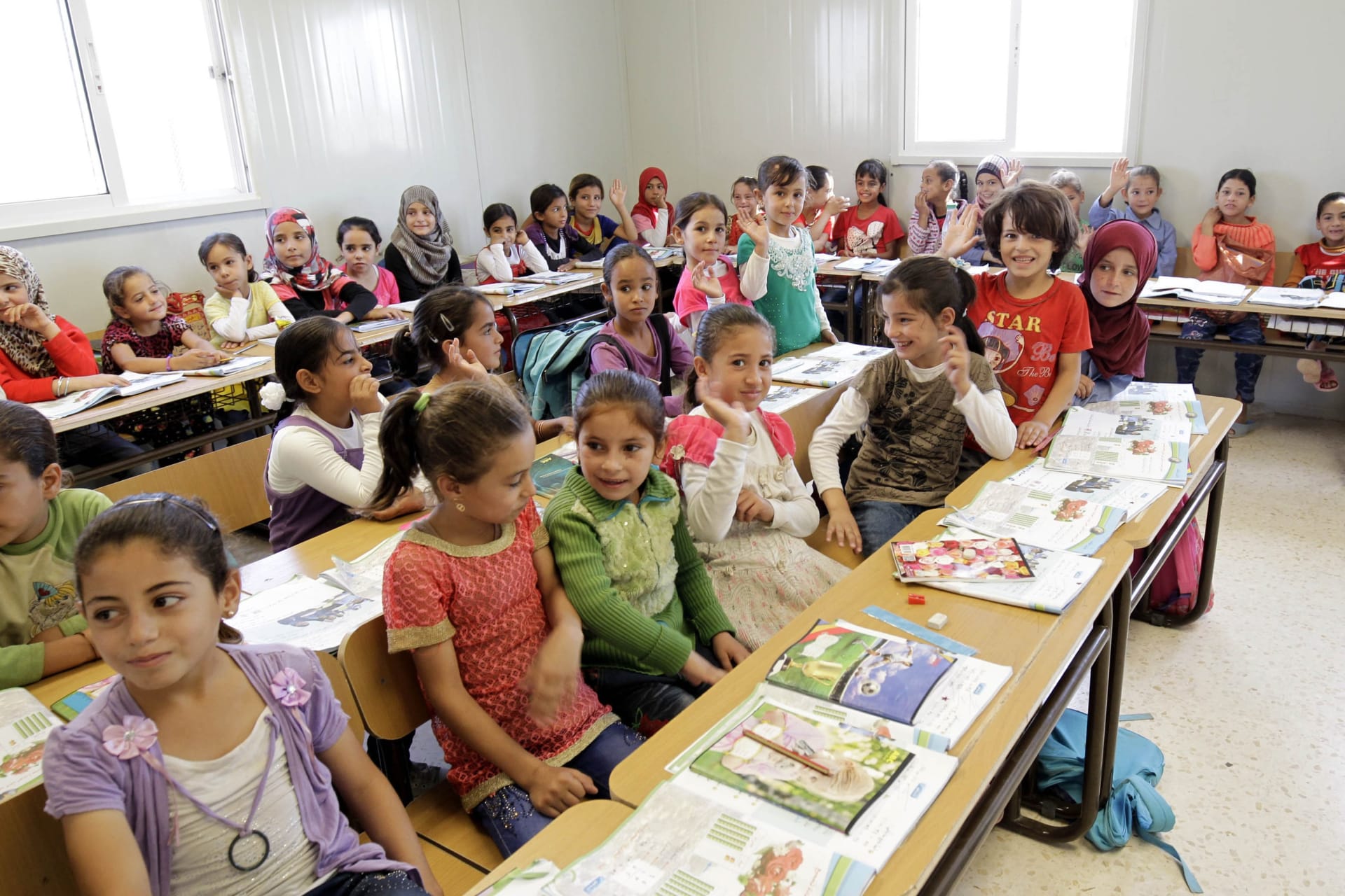  نقص التمويل ينهي خدمات 509 مساعد معلم سوري في الزعتري 