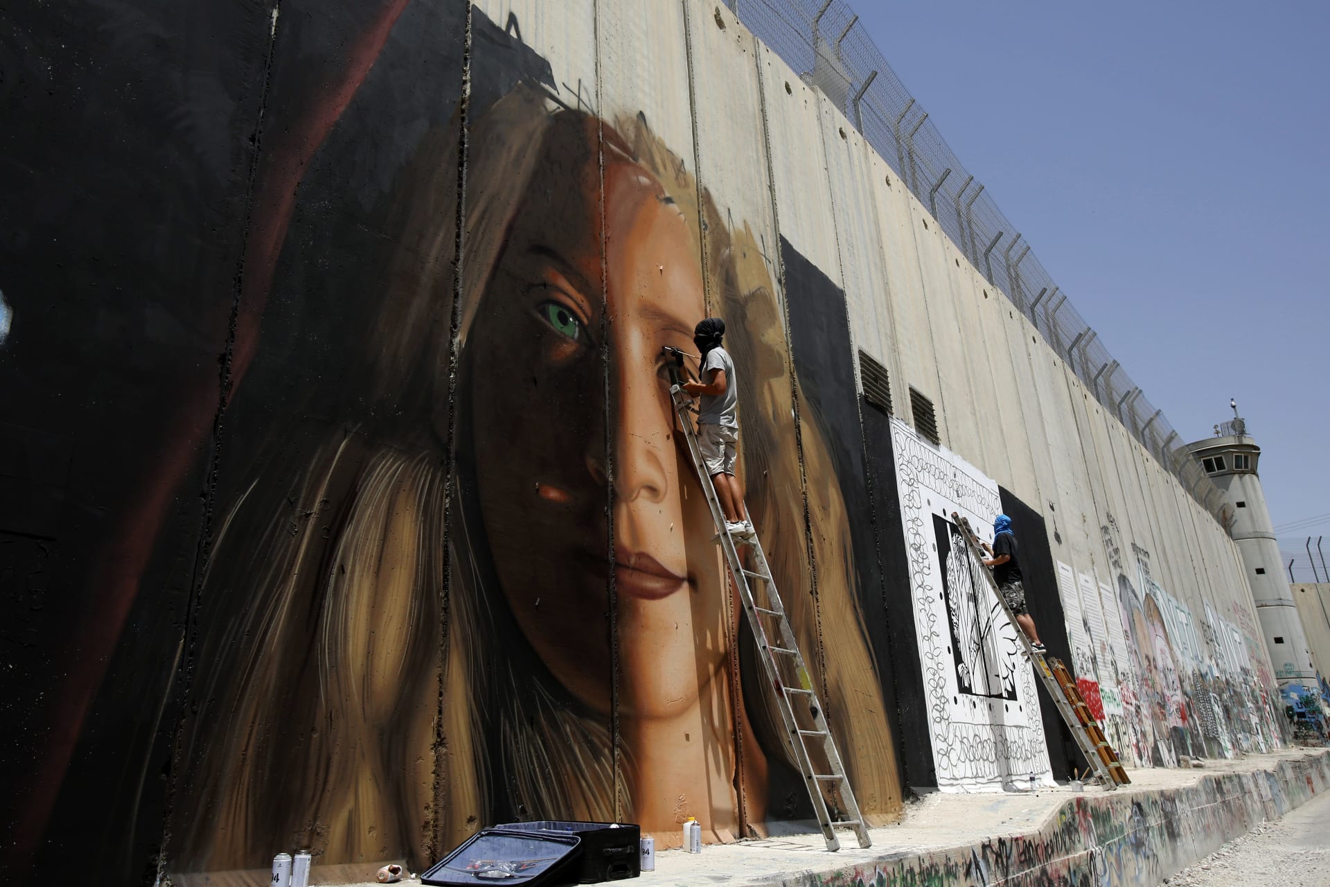 إسرائيل تعتقل ثلاثة أشخاص رسموا لوحة جدارية لعهد التميمي