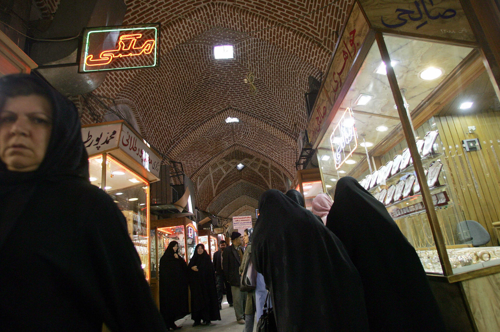 ما حكاية "سلطان الذهب" الذي تحاكمه إيران؟