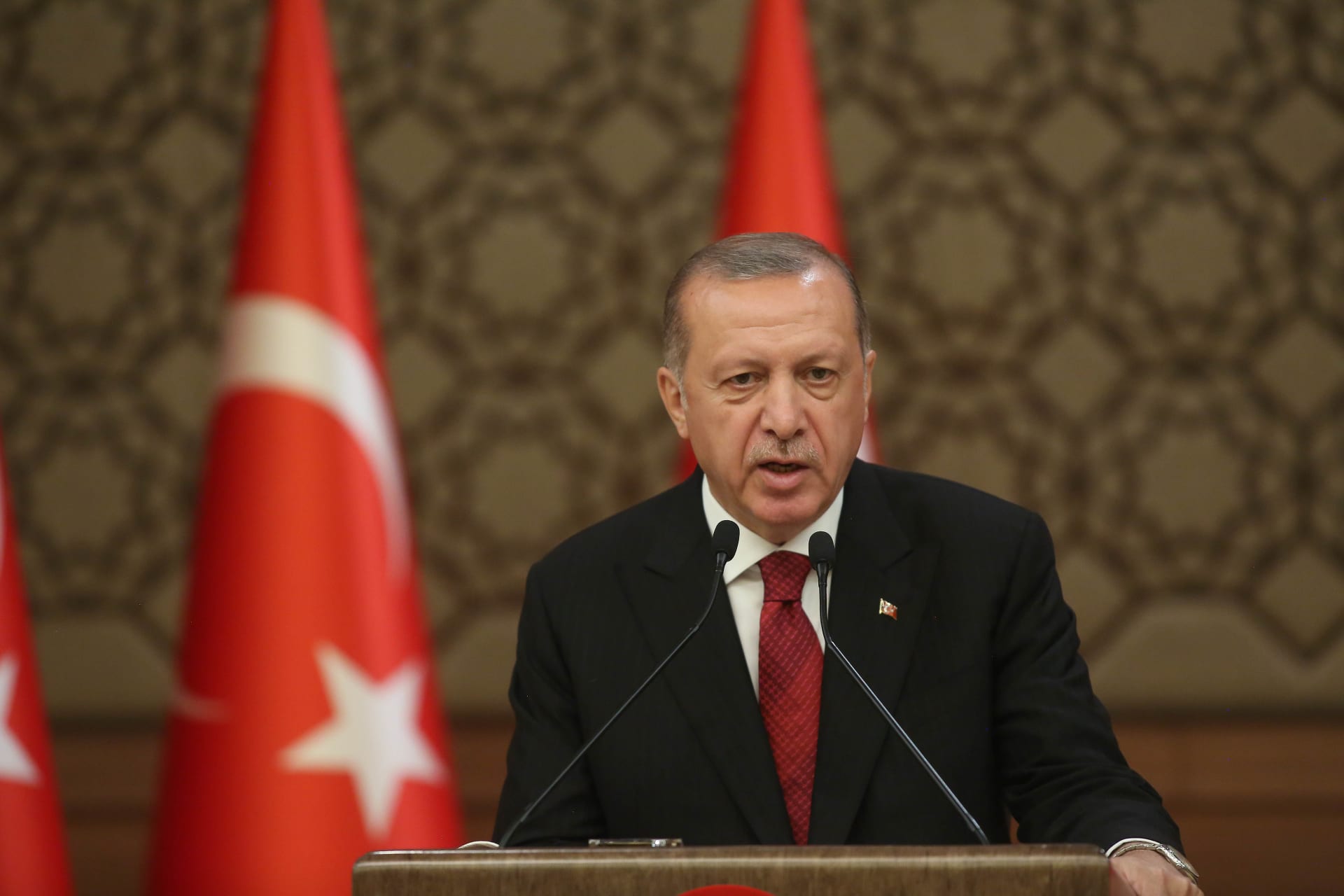 أردوغان يصدر مرسوما جديدا لدعم الليرة التركية