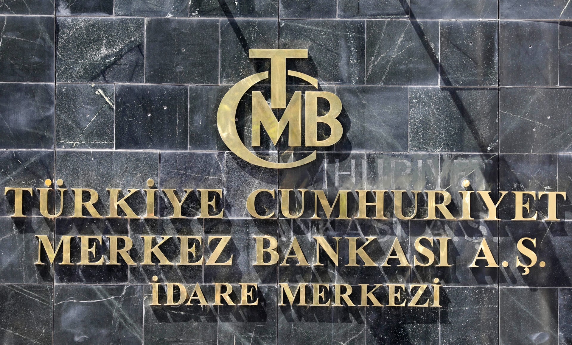 "المركزي التركي" يتحدى أردوغان ويرفع الفائدة لمستوى قياسي