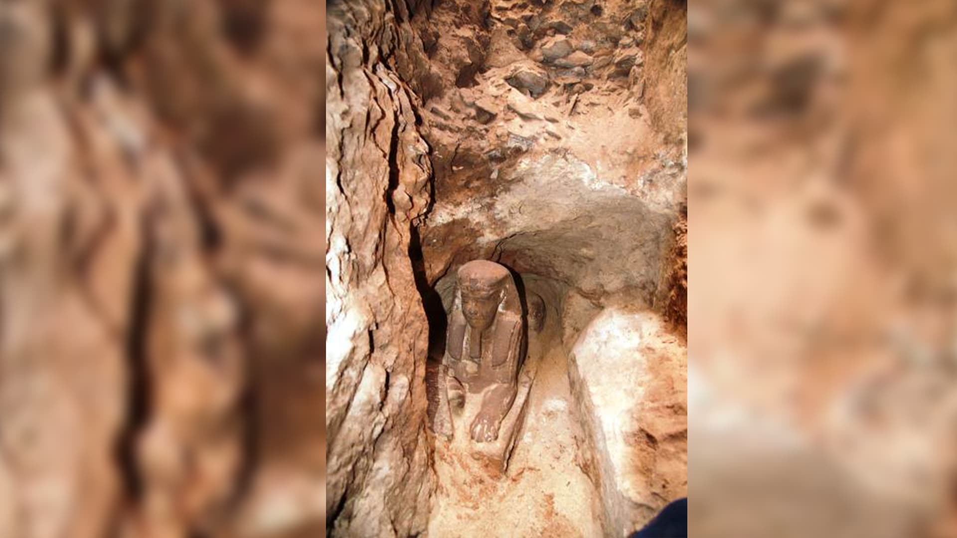 اكتشاف تمثال "أبو الهول" في معبد "كوم أمبو" في مصر 