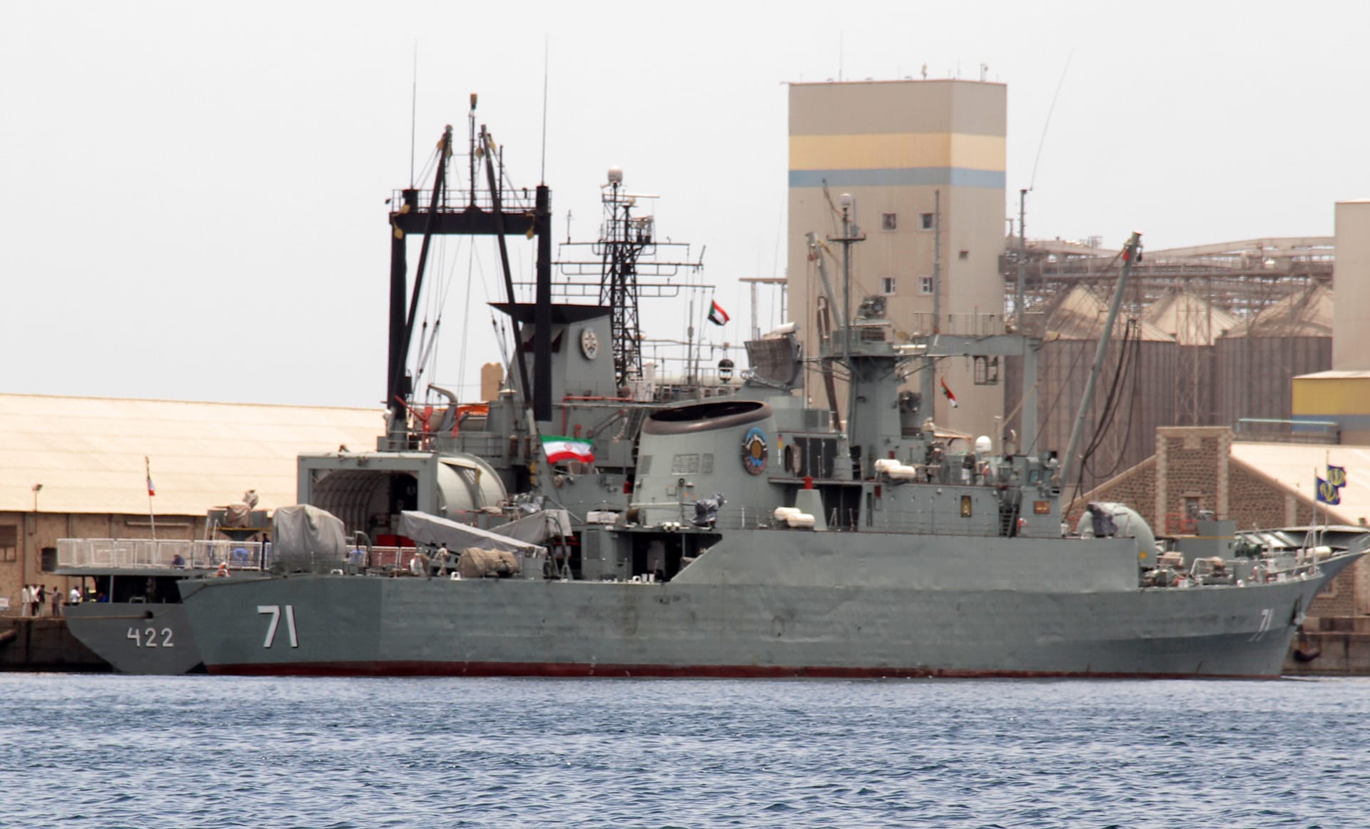 التحالف يكشف عن سفينة "تجسس" إيرانية قرب باب المندب