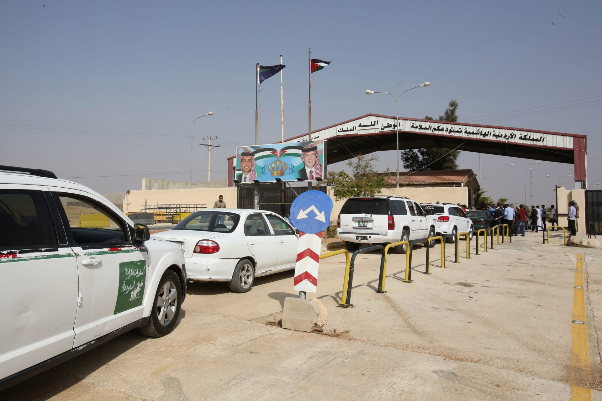بعد فتح معبر "جابر- نصيب".. المئات يعبرون الحدود بين سوريا والأردن