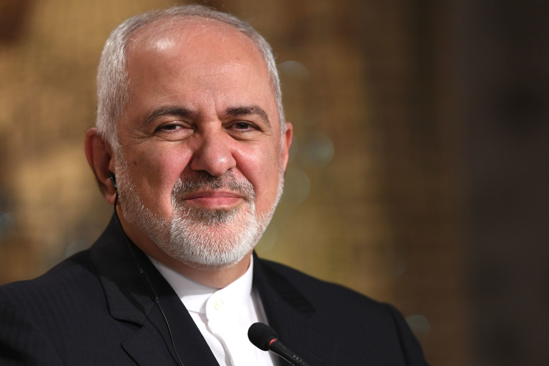وزير الخارجية إيراني يكشف عن مفاجأة بقائمة العقوبات الأمريكية