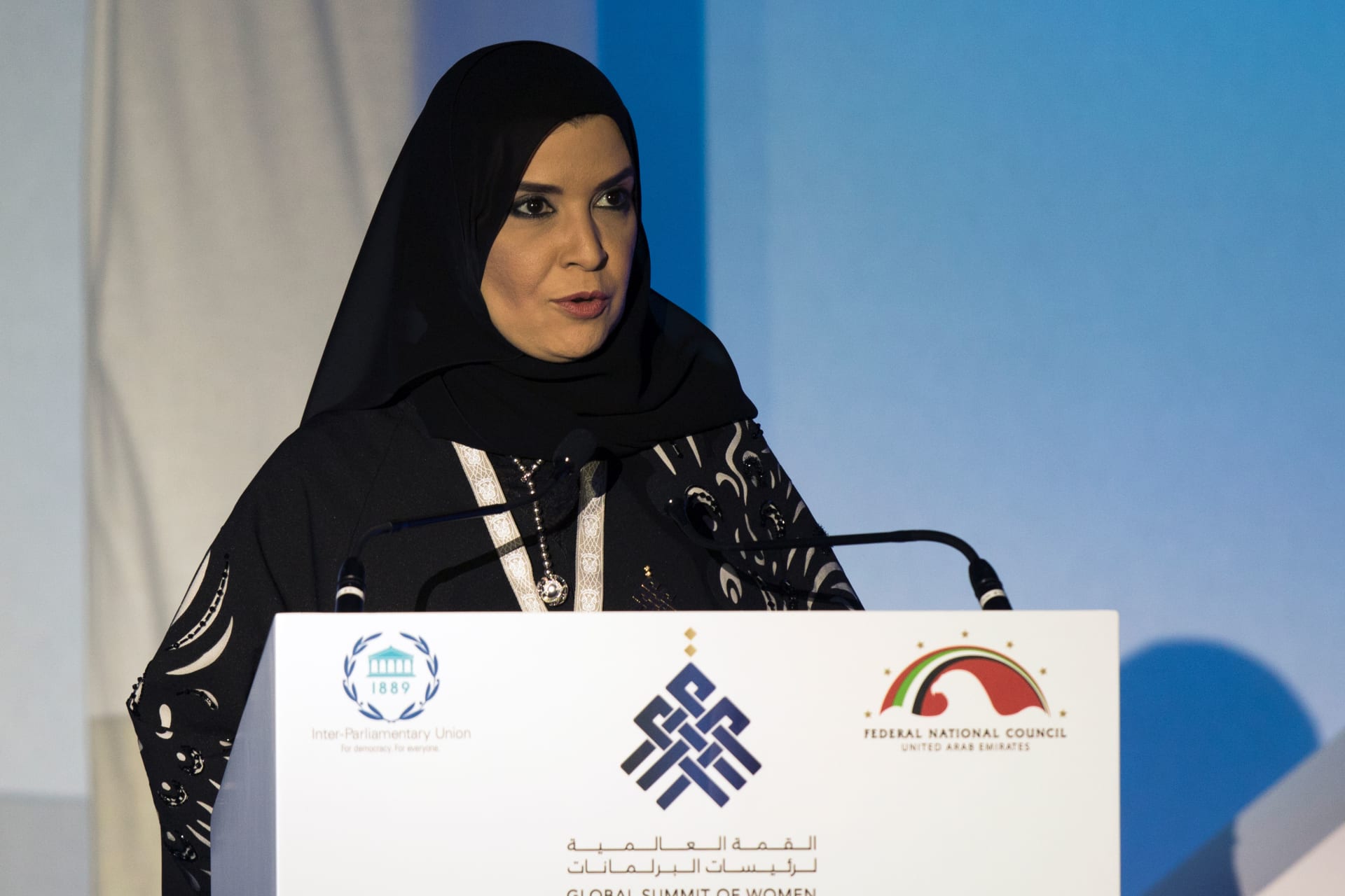 الإمارات تضاعف تمثيل المرأة بالبرلمان إلى 50%.. وأمل القبيسي: خطوة تاريخية