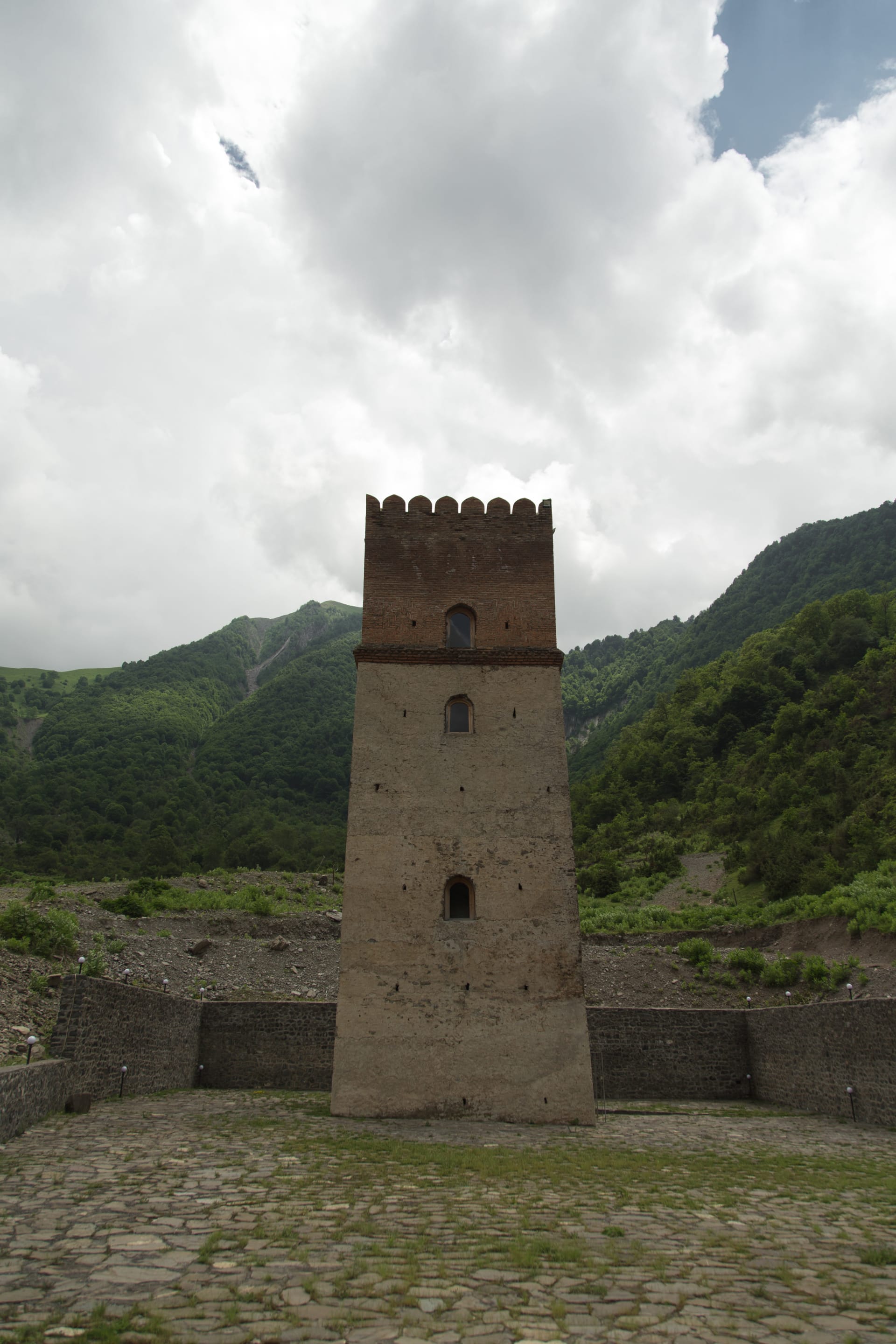 في هذه القلعة بأذربيجان.. كان الخان يعدم عشيقاته غير المخلصات