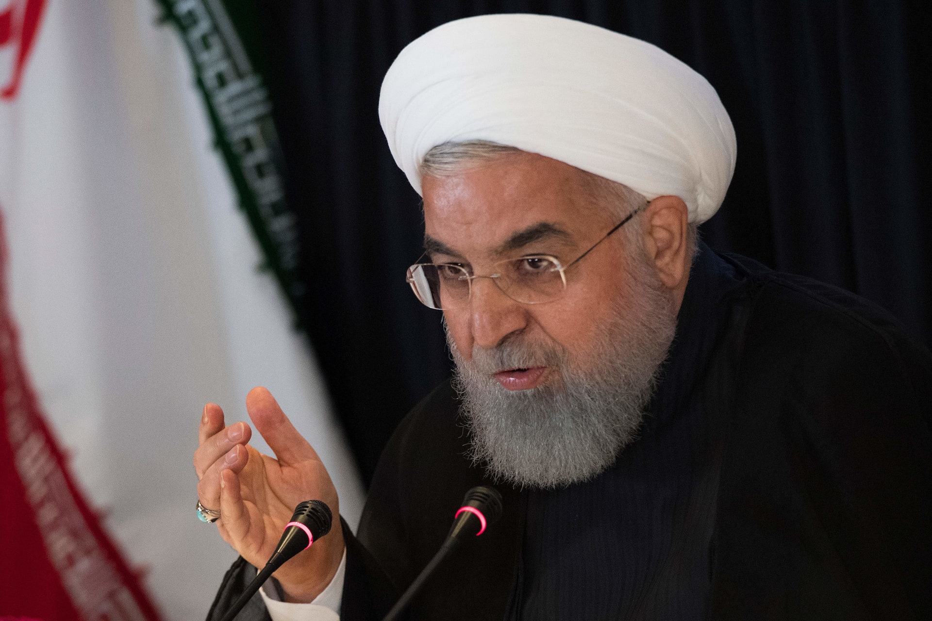 روحاني يطالب الشعب الإيراني بترشيد استهلاك المياه والكهرباء 
