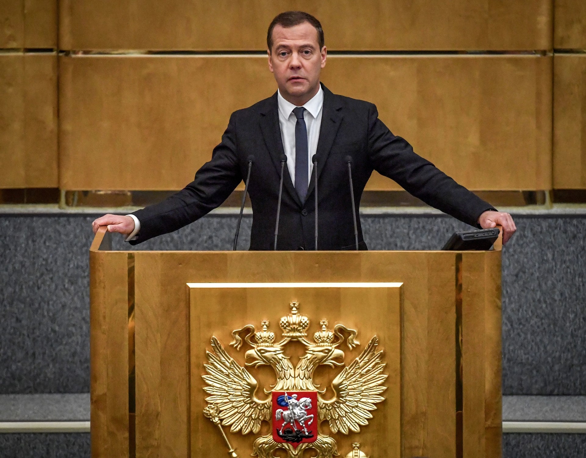 ميدفيديف يكشف سبب خفض استثمارات روسيا في السندات الأمريكية