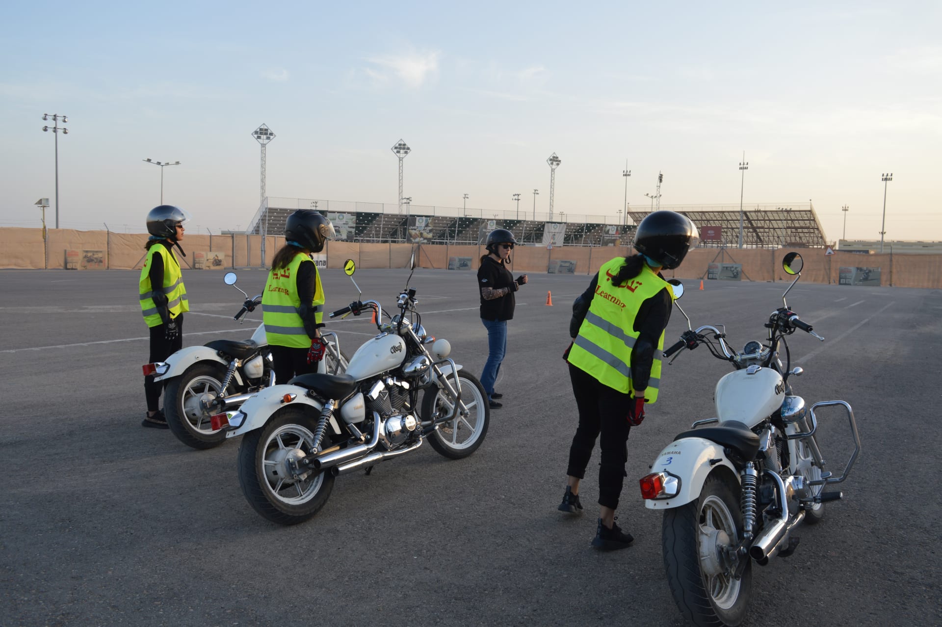 هل سيقتحمن هؤلاء النساء السعوديات شوارع المملكة بدراجاتهن النارية؟
