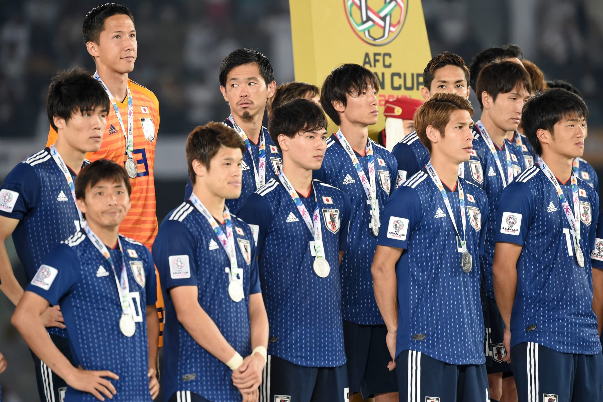 منتخب اليابان ينظف غرفة ملابسه بعد مباراة قطر ويترك رسالة بـ3 لغات