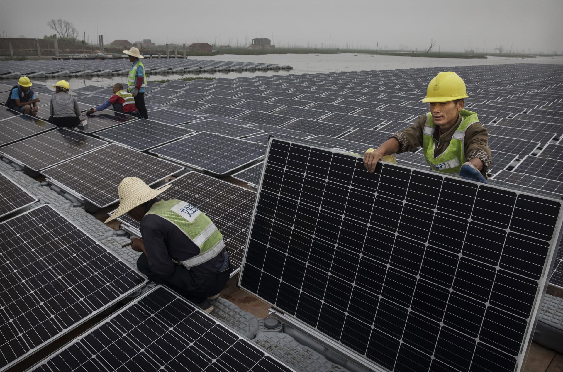 الصين تستثمر 373 مليار دولار في مشروعات الطاقة المتجددة