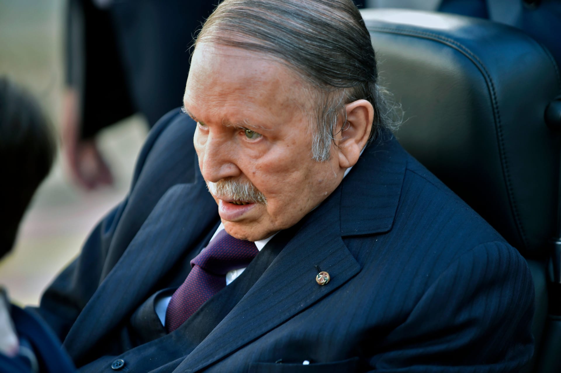 عبد العزيز بوتفليقة يعلن ترشحه للانتخابات الرئاسية المقبلة في الجزائر