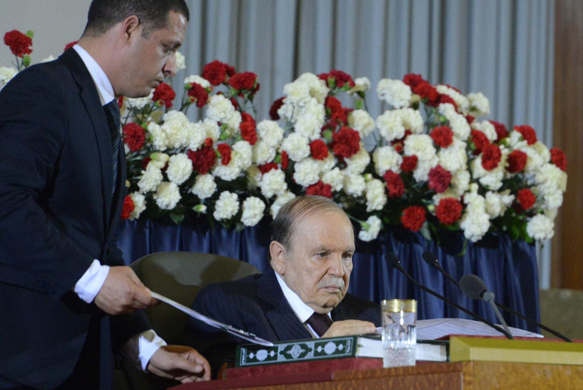 قبل شهرين من الانتخابات الرئاسية.. بوتفليقة يعين مستشاره رئيسا للمجلس الدستوري في الجزائر