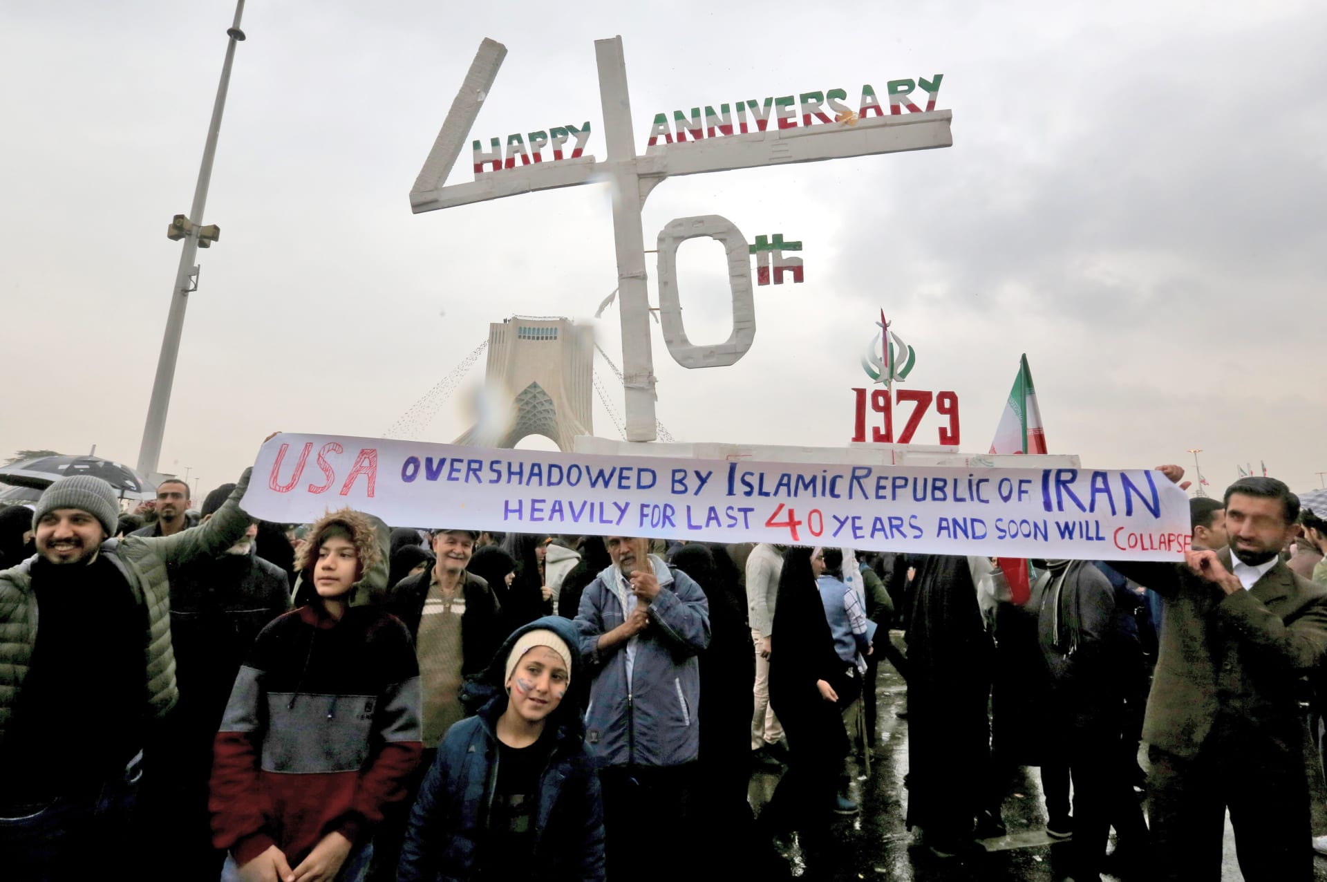 روحاني في الذكرى الـ40 للثورة: لا يمكن تنفيذ أي قرار بالمنطقة دون إيران