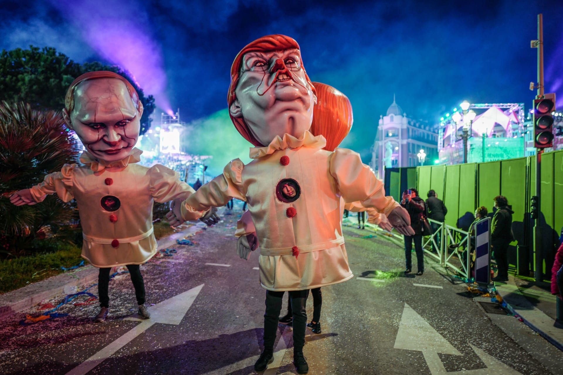 مجسمات "مهرجين أشرار" على شكل هؤلاء الرؤساء في مهرجان نيس