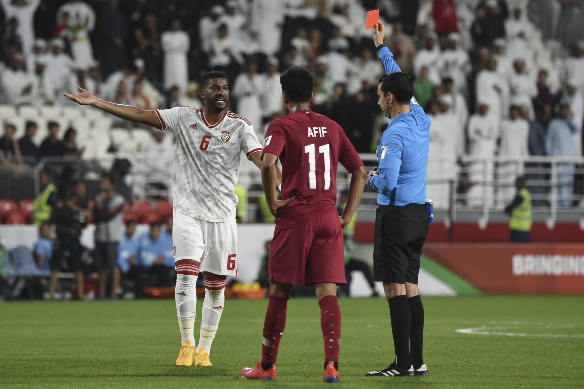 الاتحاد الآسيوي يغرم الاتحاد الإماراتي بسبب مباراة قطر