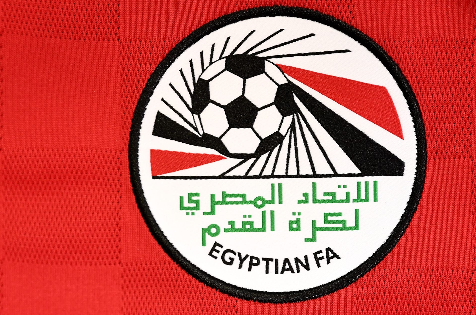 قميص المنتخب المصري الجديد يثير ردود فعل "ساخرة" على تويتر