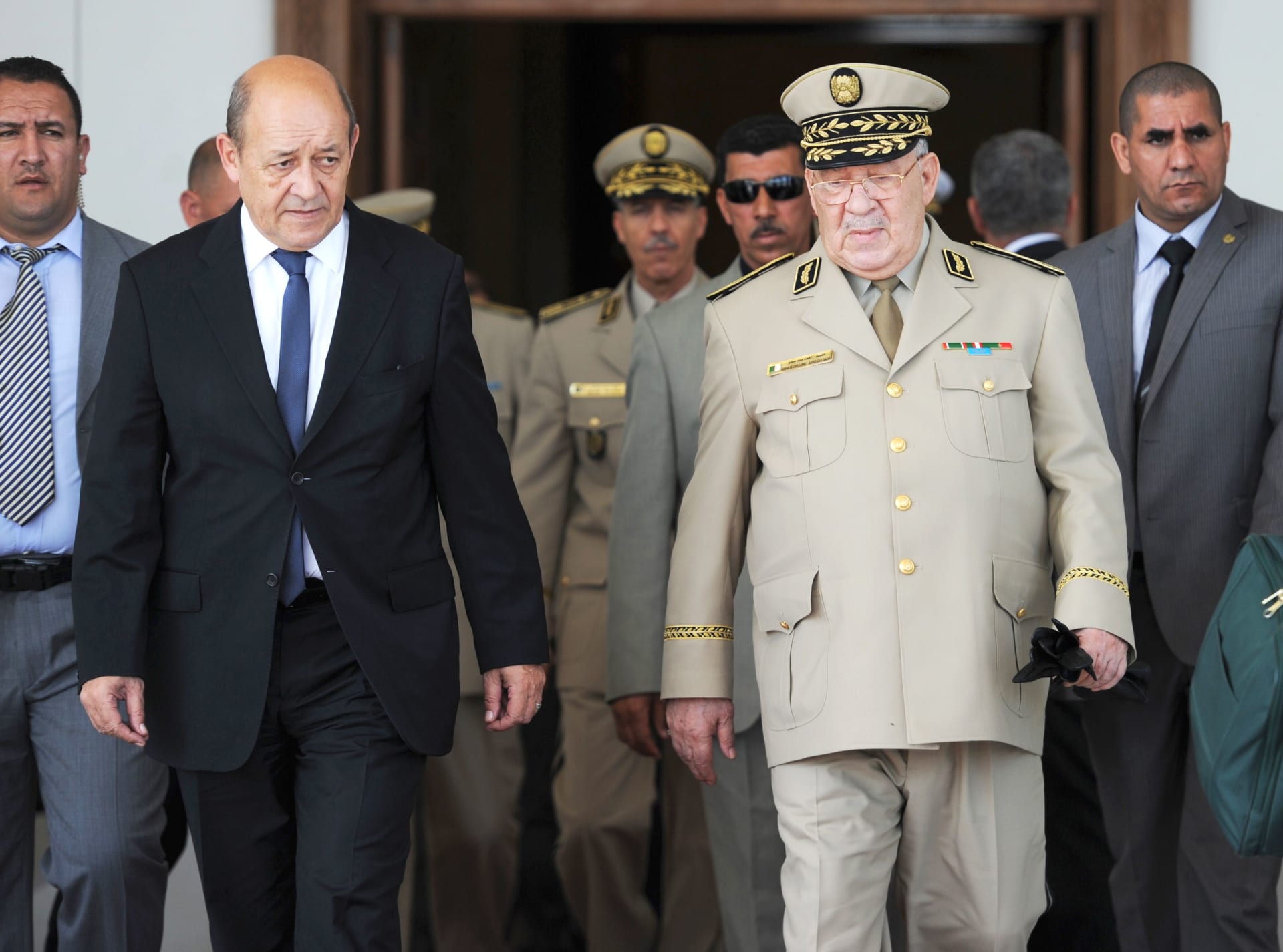 الجيش الجزائري يتهم أطرافا "خارجية" بالعمل على زعزعة استقرار البلاد