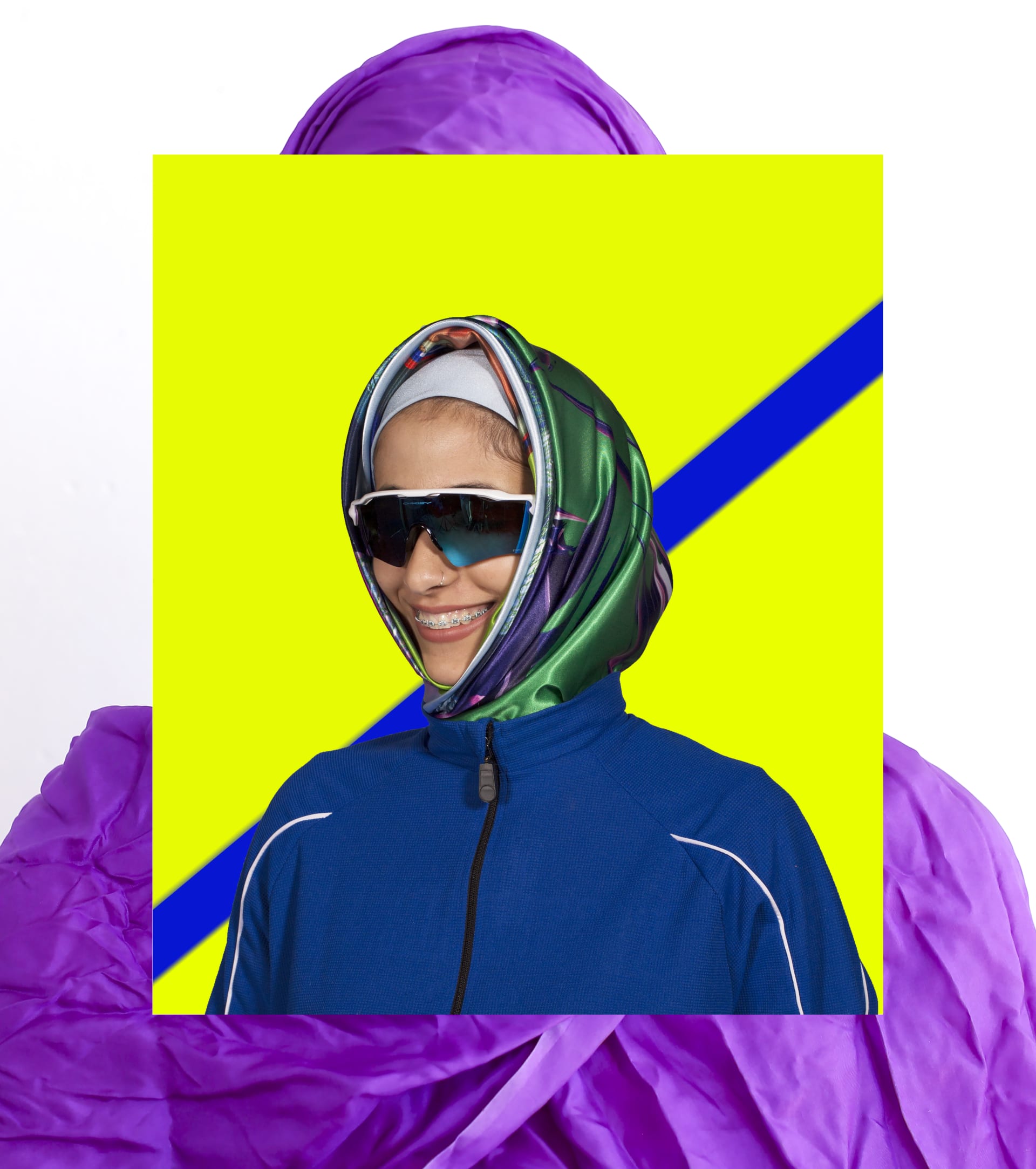 بتصاميم "جريئة".. فنانة تعطي لمحة عن "حجاب المستقبل"