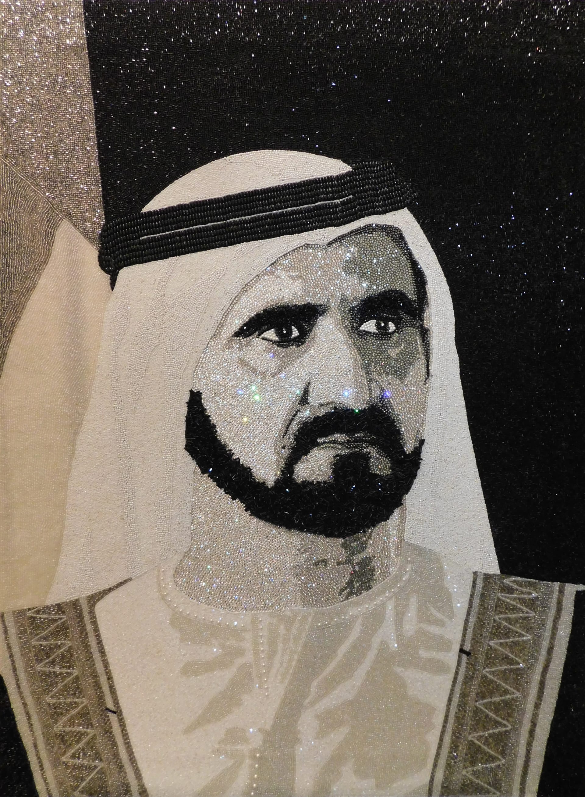 بأكثر من بمليوني بلورة سواروفسكي.. كم تكلف هذه اللوحات الكريستالية لقادة الإمارات؟