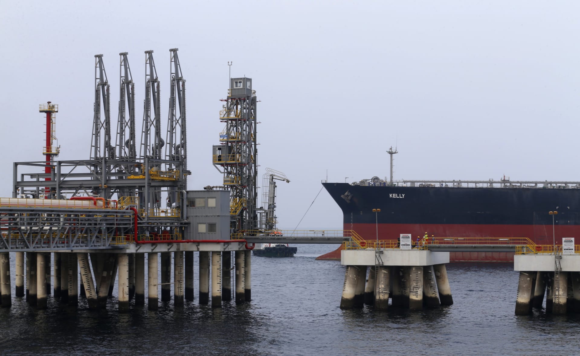 أعمال "تخريبية" تستهدف 4 سفن في المياه الاقتصادية الإماراتية قرب الفجيرة