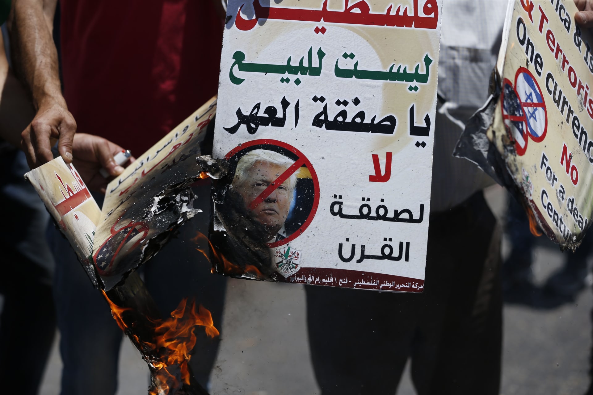 حماس تطالب بمقاطعة "صفقة القرن".. وتدعو البحرين لعدم "تدنيس" أرضها