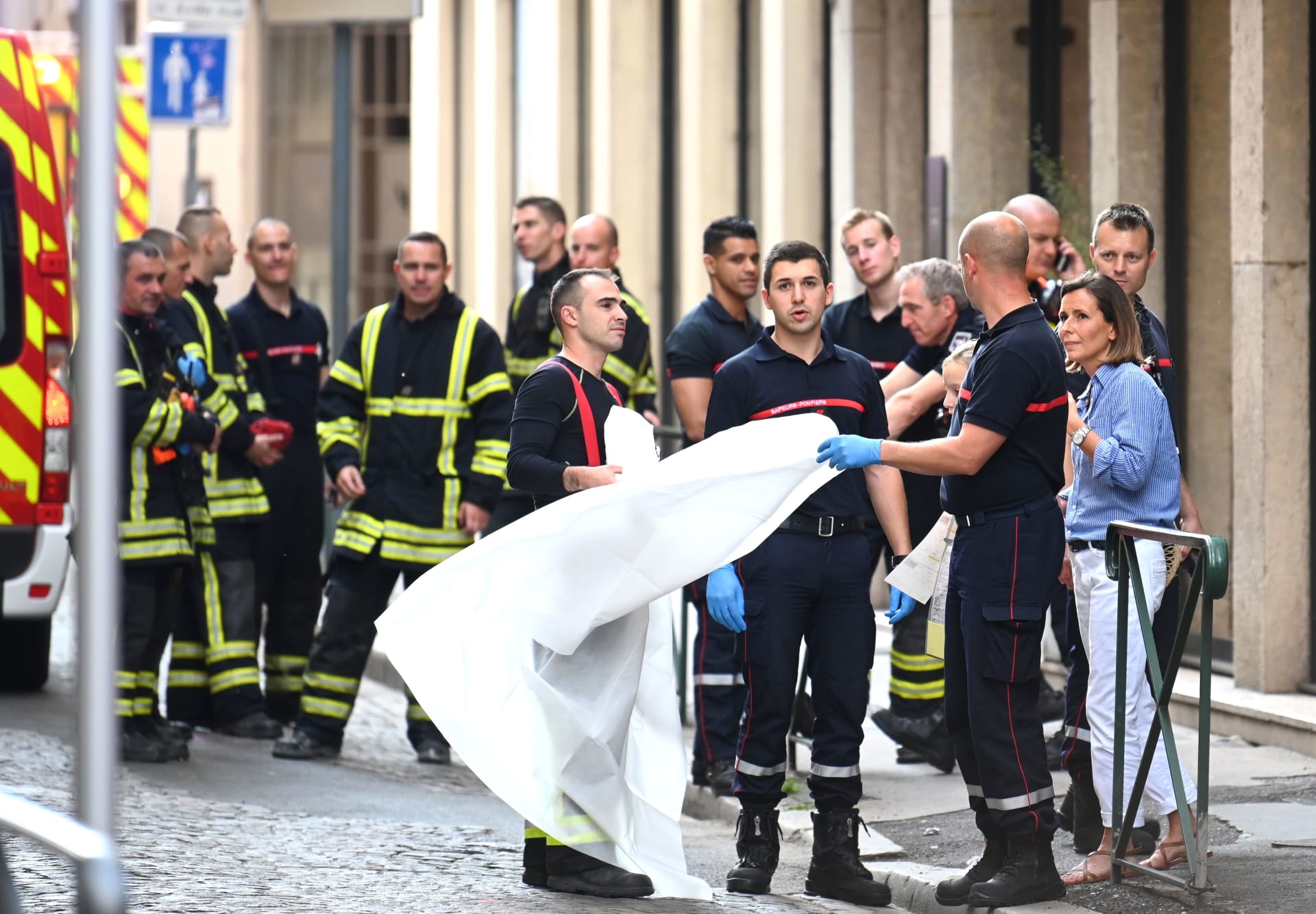 الشرطة الفرنسية: إصابة 7 أشخاص إثر انفجار في ليون 
