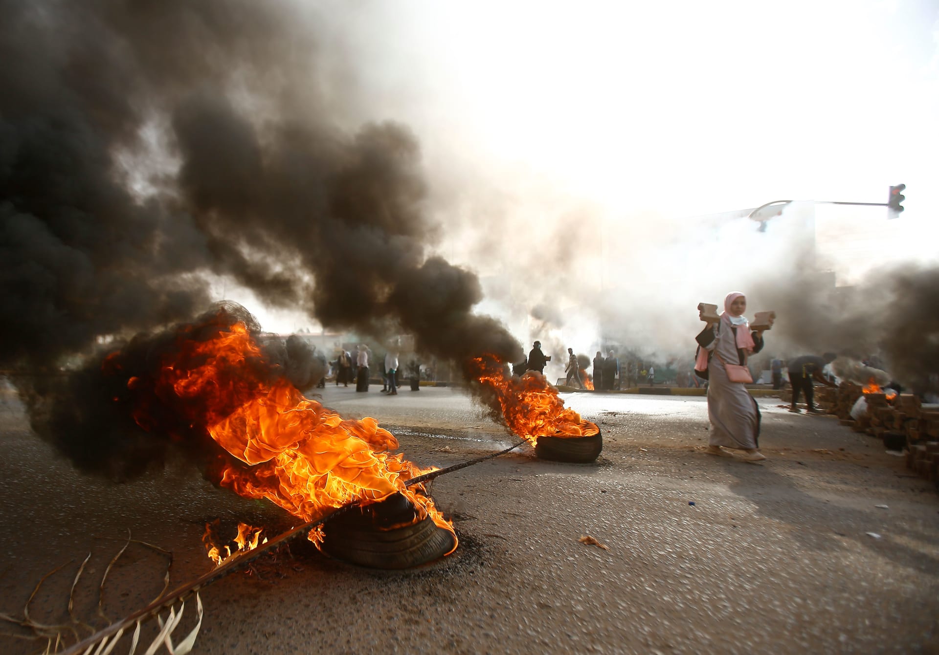 5 قتلى على الأقل في فض اعتصام السودان