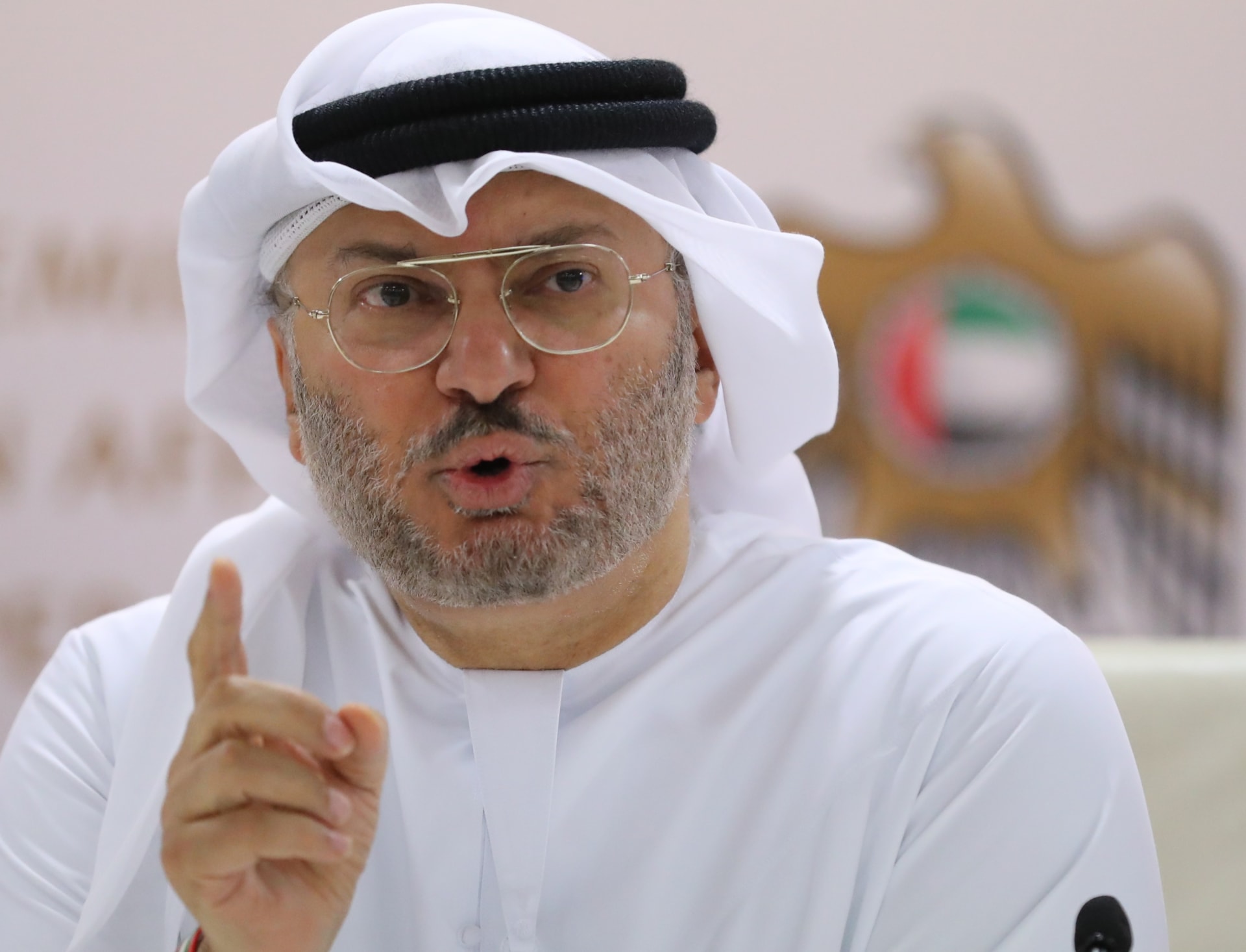 قرقاش بعد عامين من مقاطعة قطر: قرارها السياسي مرتهن وترددها شعار المرحلة